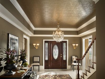 Luxury-foyer-interior-with-large-cristal-chandelier