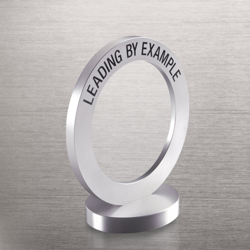 Radiant Ring Trophy - Leading by Example Verse SIDE