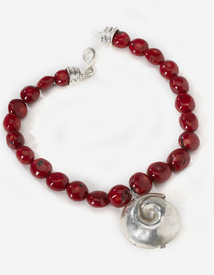 Shell pendant necklace.
