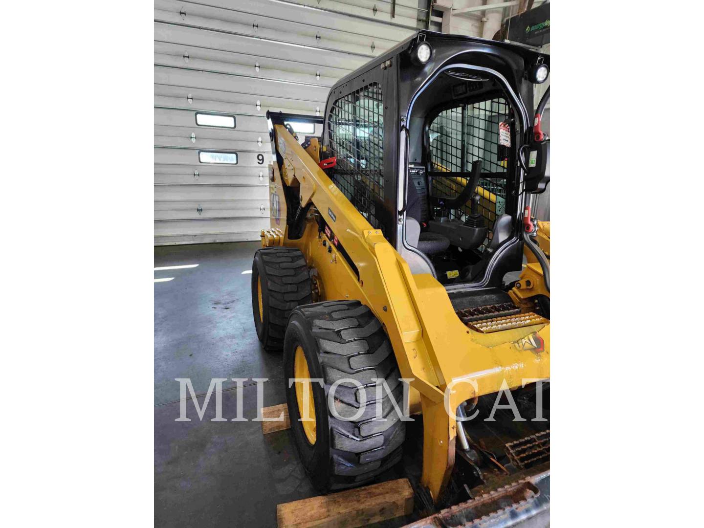 Photo of a  Caterpillar 272D3XE