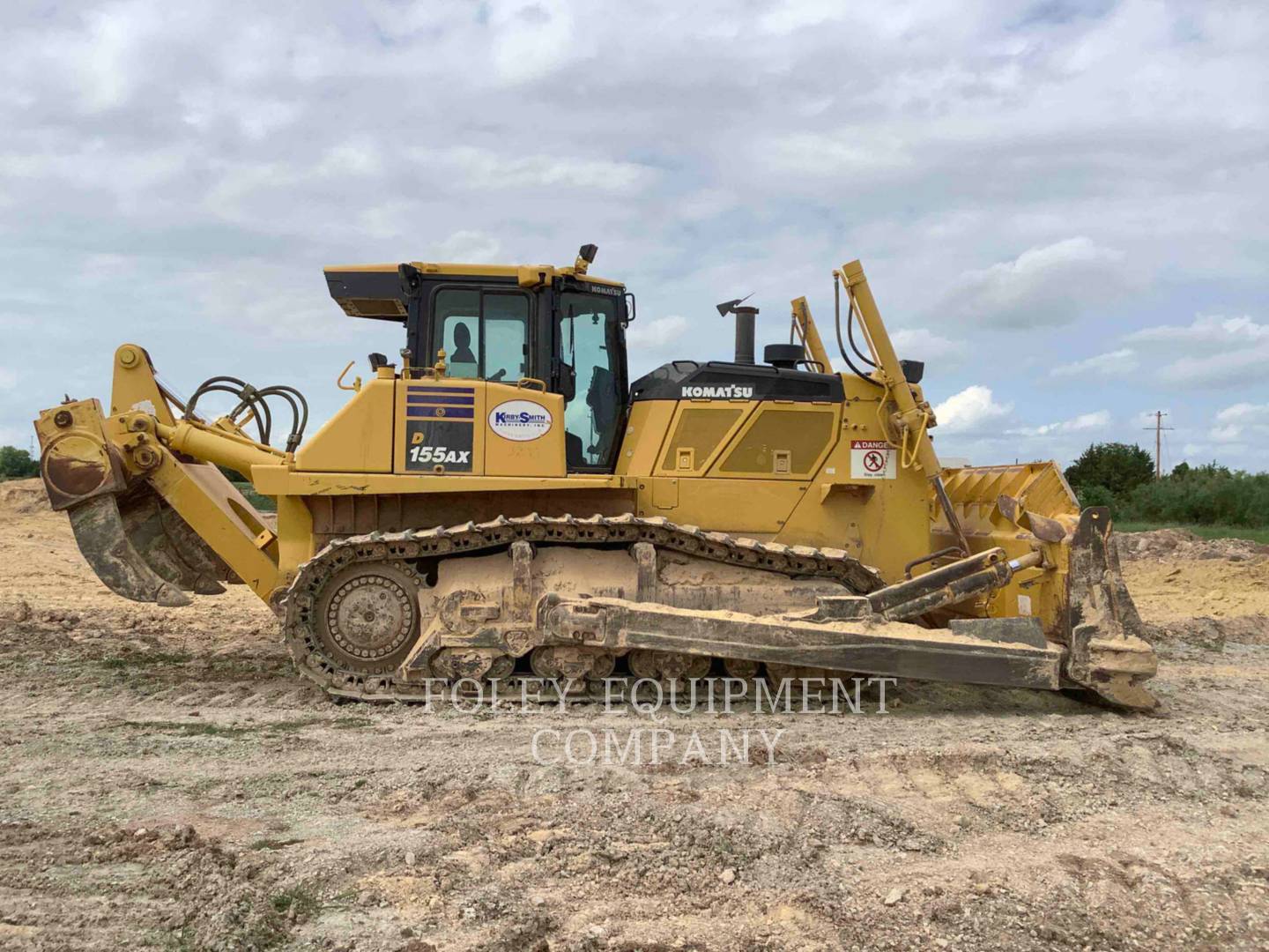 Photo of a  Komatsu D155AX-8