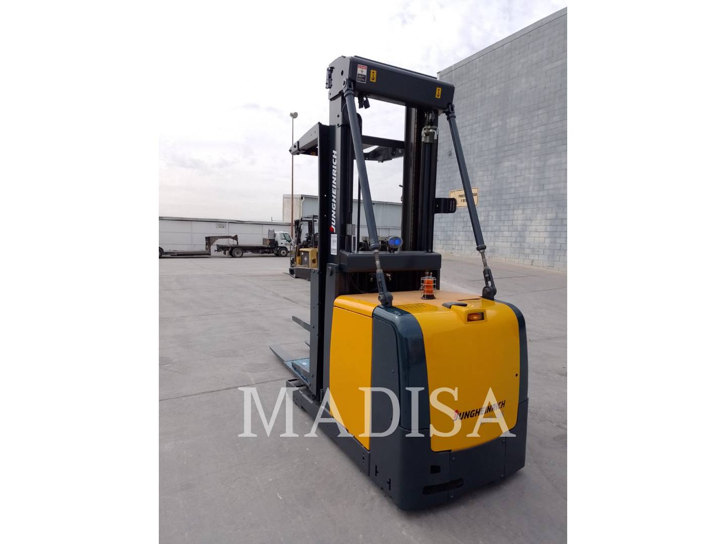 Photo of a  Cat Lift Trucks EKS308