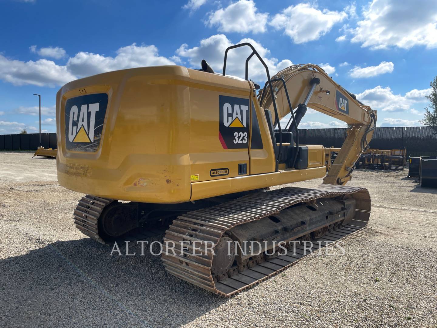 Photo of a  Caterpillar 323-07