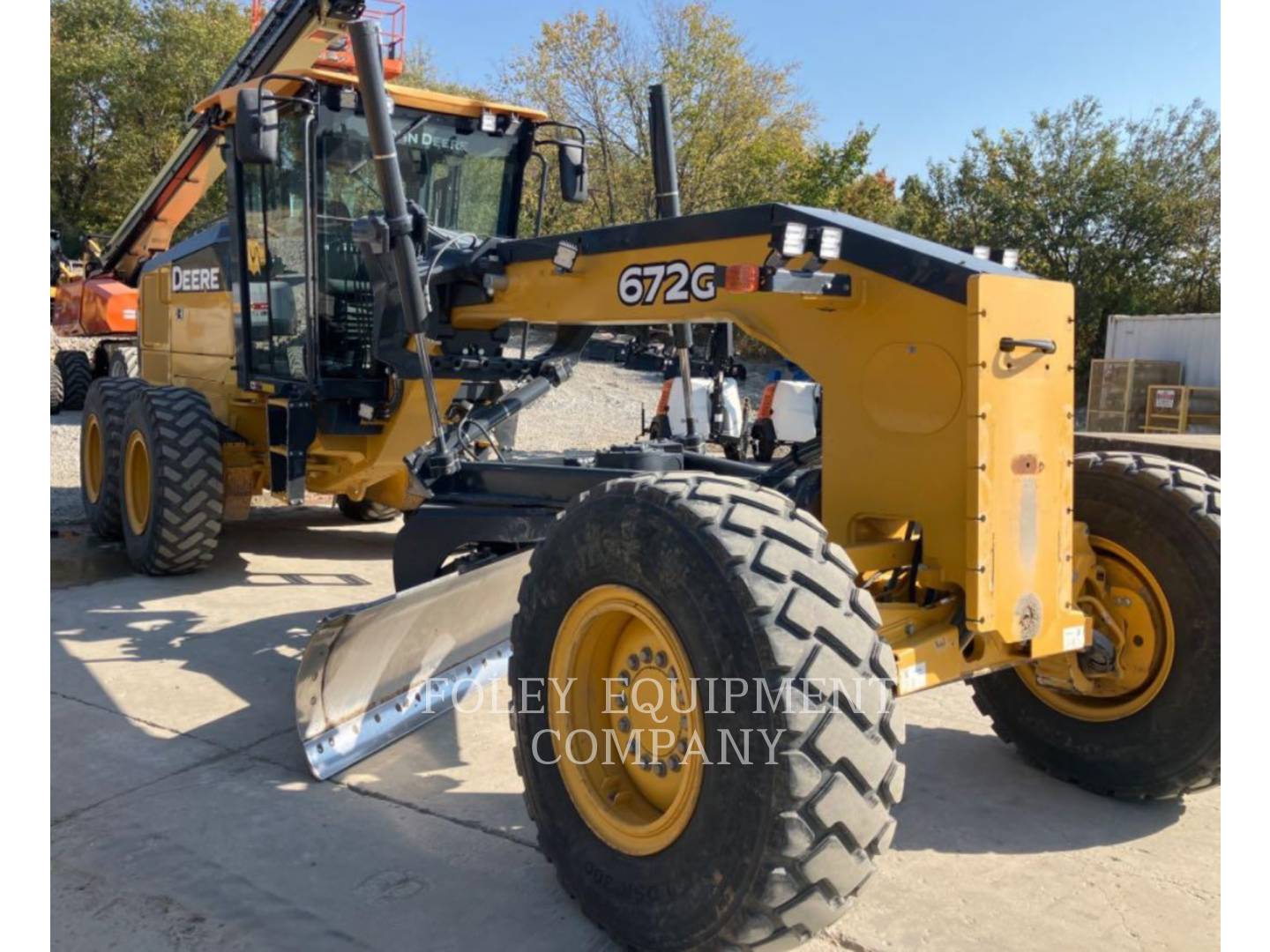 Photo of a  John Deere 672G