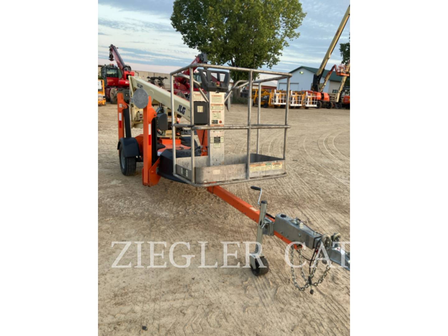 Photo of a  JLG T350