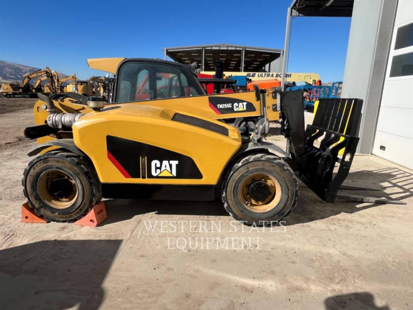 Photo of a  Caterpillar TH255C