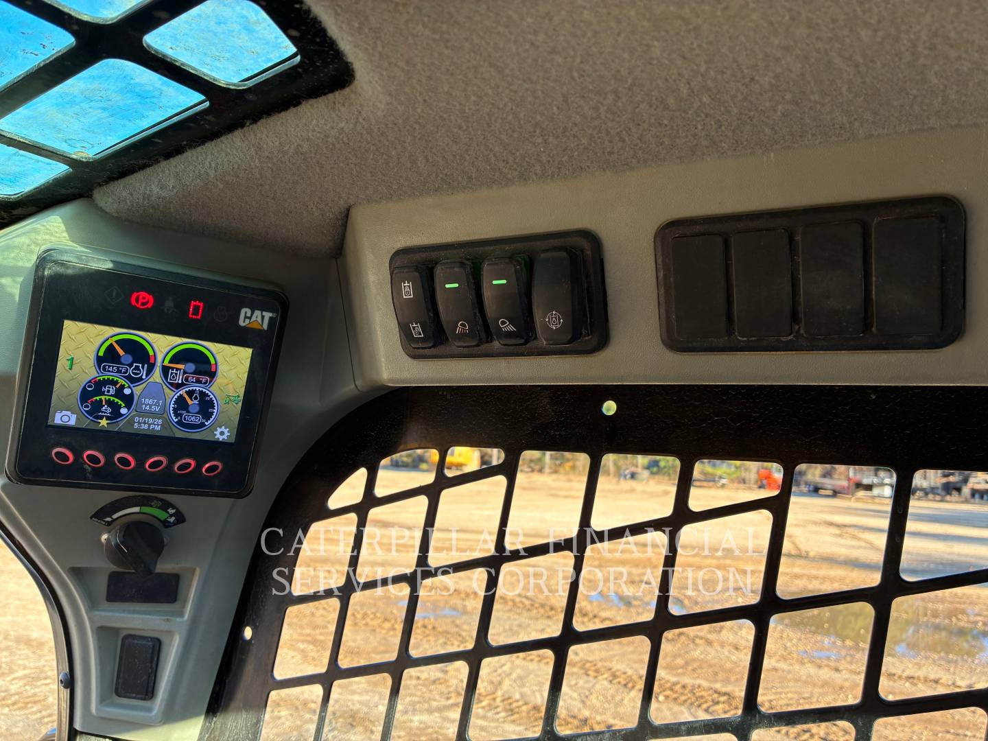 2022 CAT 299D3 - FORKS & BUCKET - 26