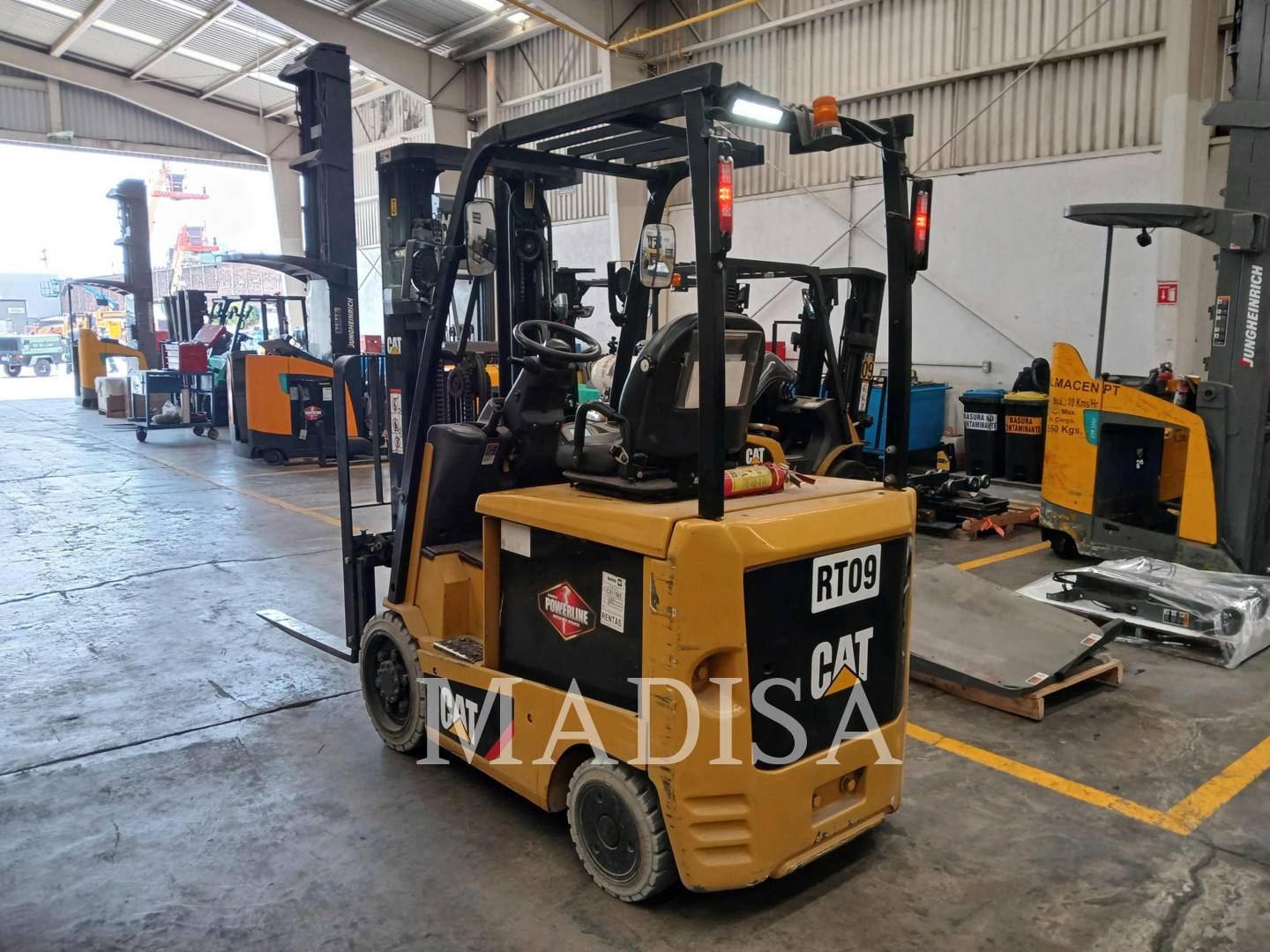 Photo of a  Cat Lift Trucks EC25N2