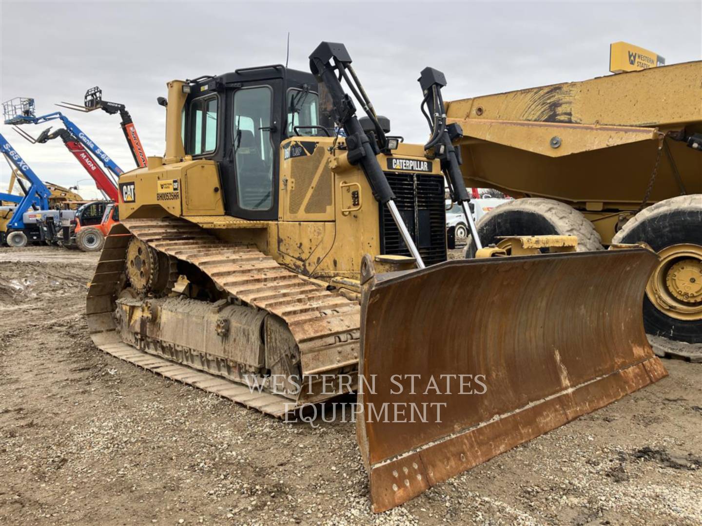 Photo of a  Caterpillar D6T