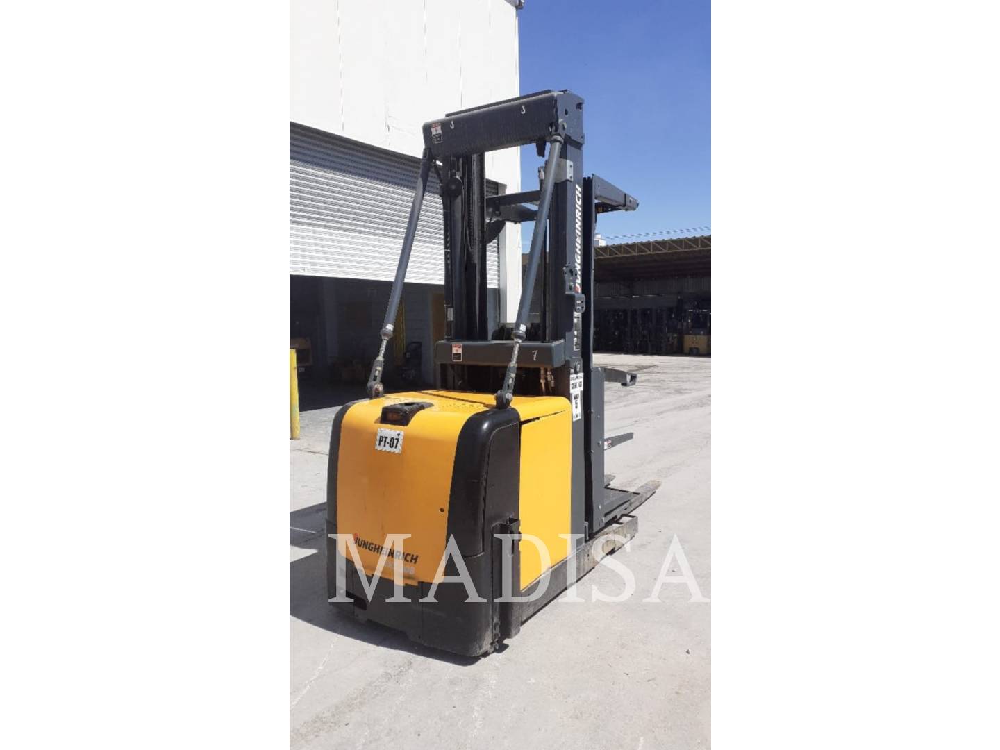 Photo of a  Cat Lift Trucks EKS308