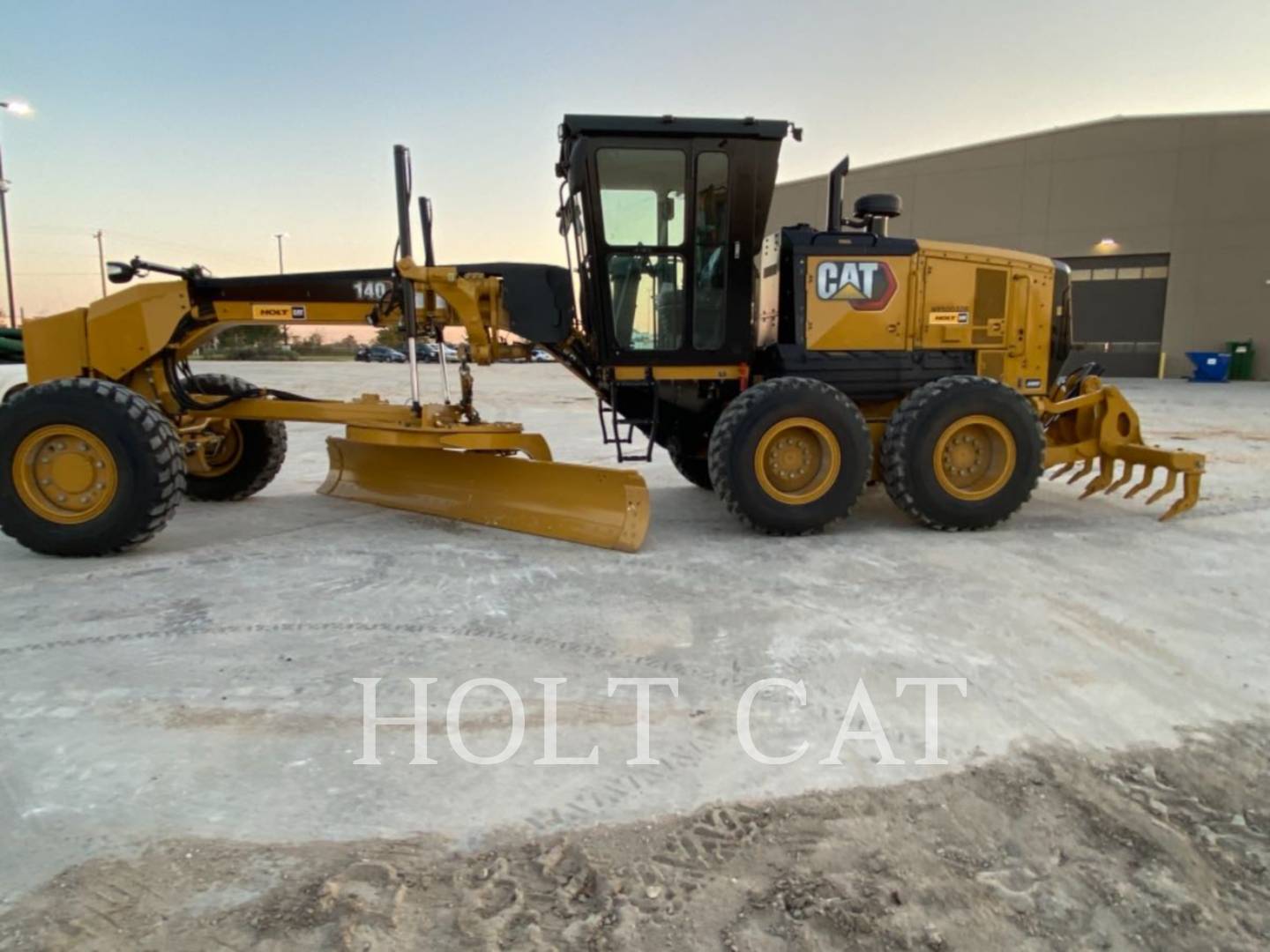 Photo of a  Caterpillar 140 AWD