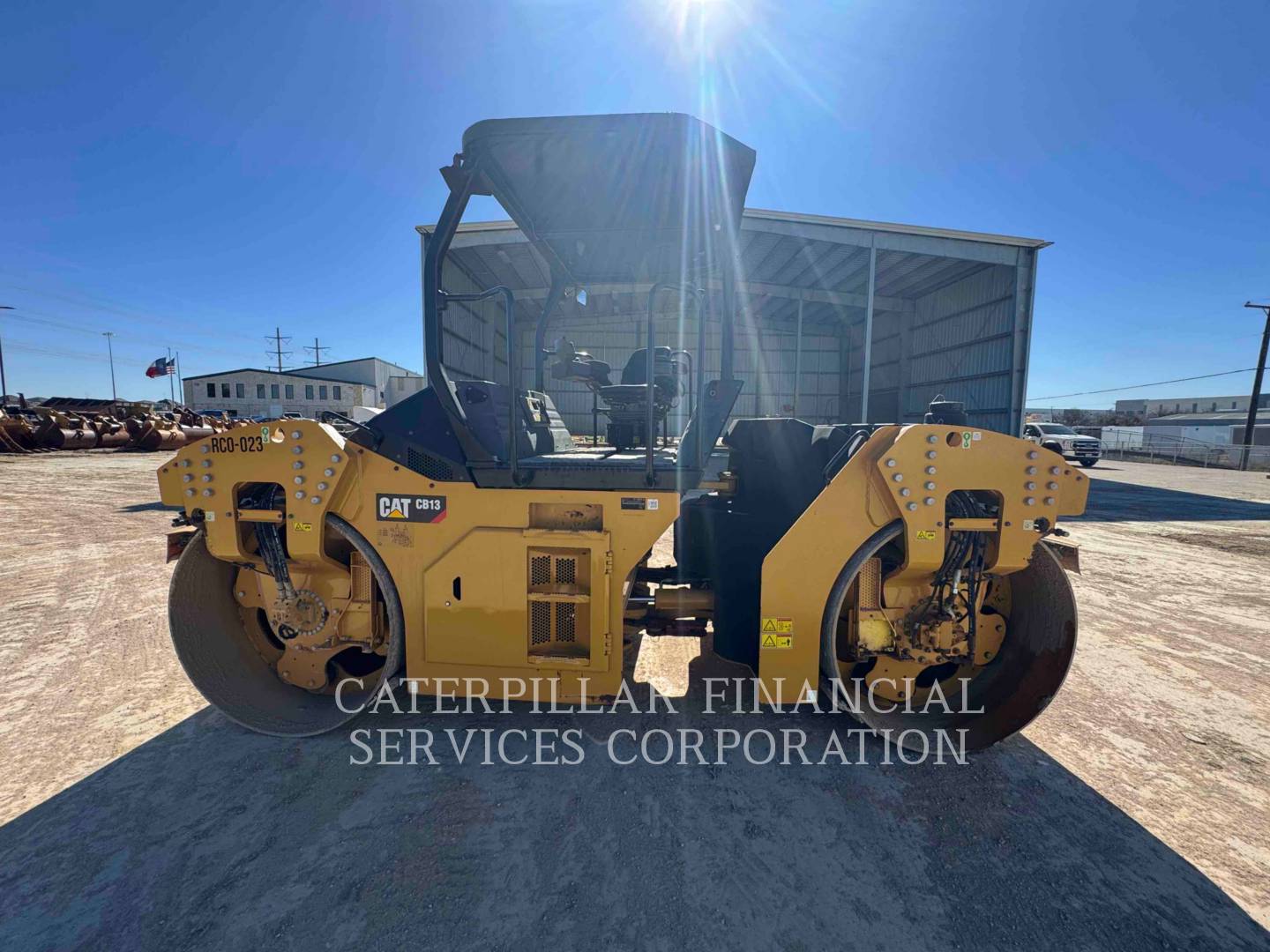 2019 CAT CB13 - 18