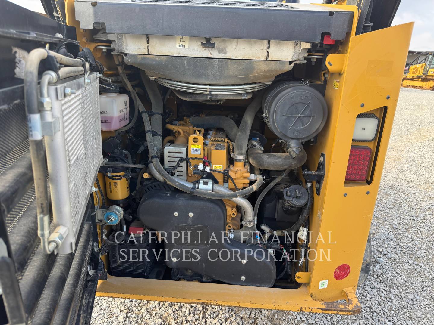 2023 CAT 289D3 - EMISSIONS_PLATE