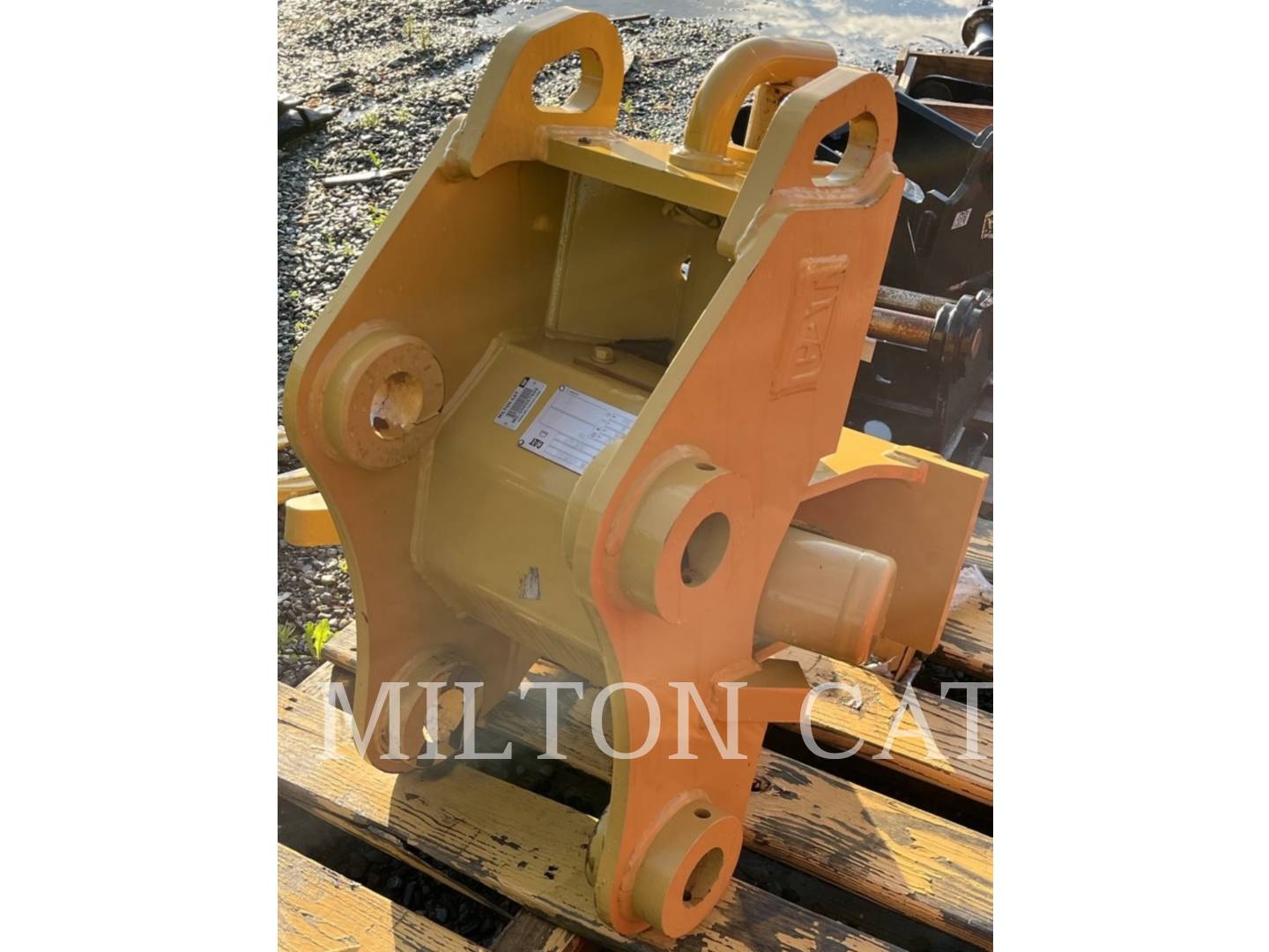 Photo of a  Caterpillar M314F-M318F TILTING PIN LOCK COUPLER