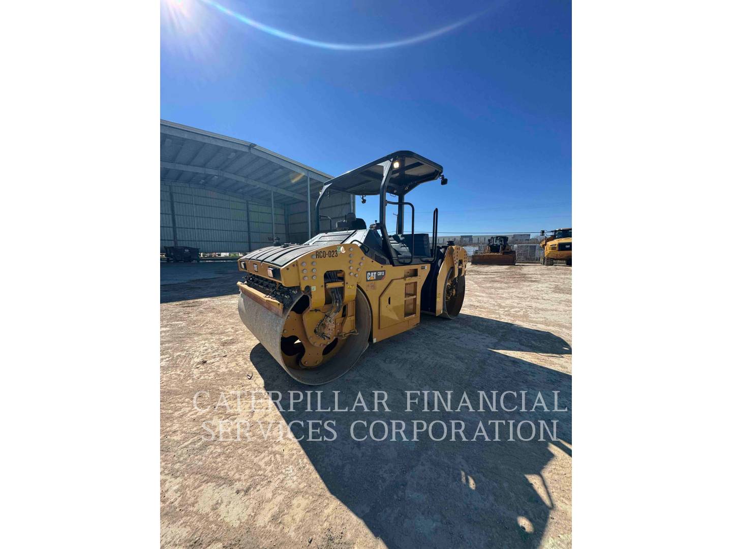 2019 CAT CB13 - 11