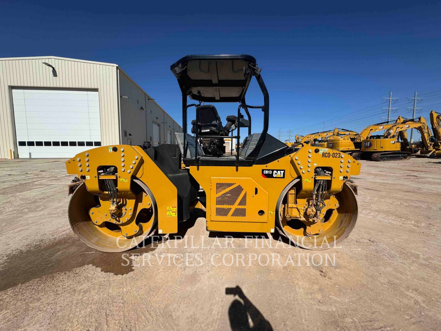 2019 CAT CB13 - 14