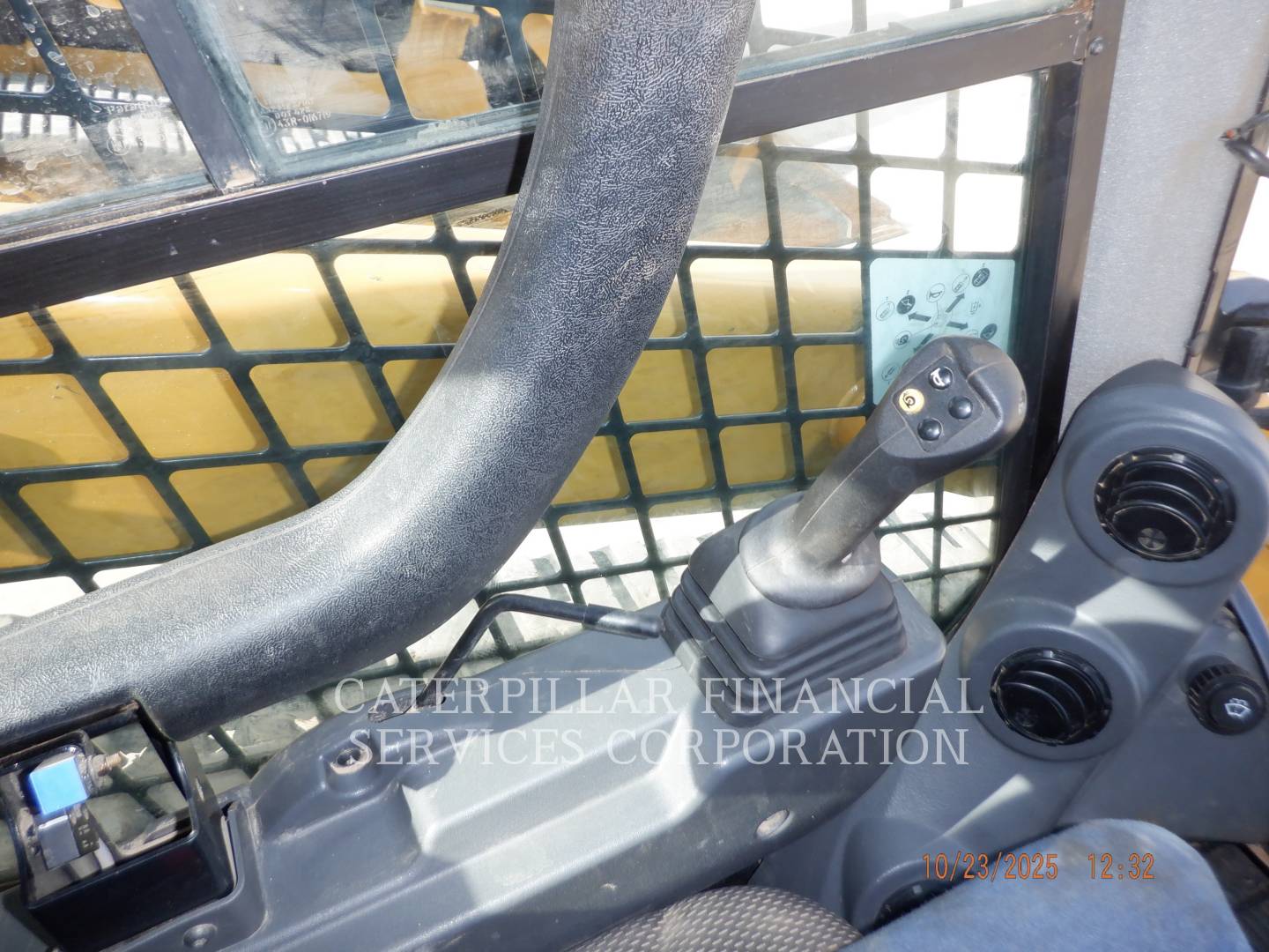 2023 CAT 299D3 - 15