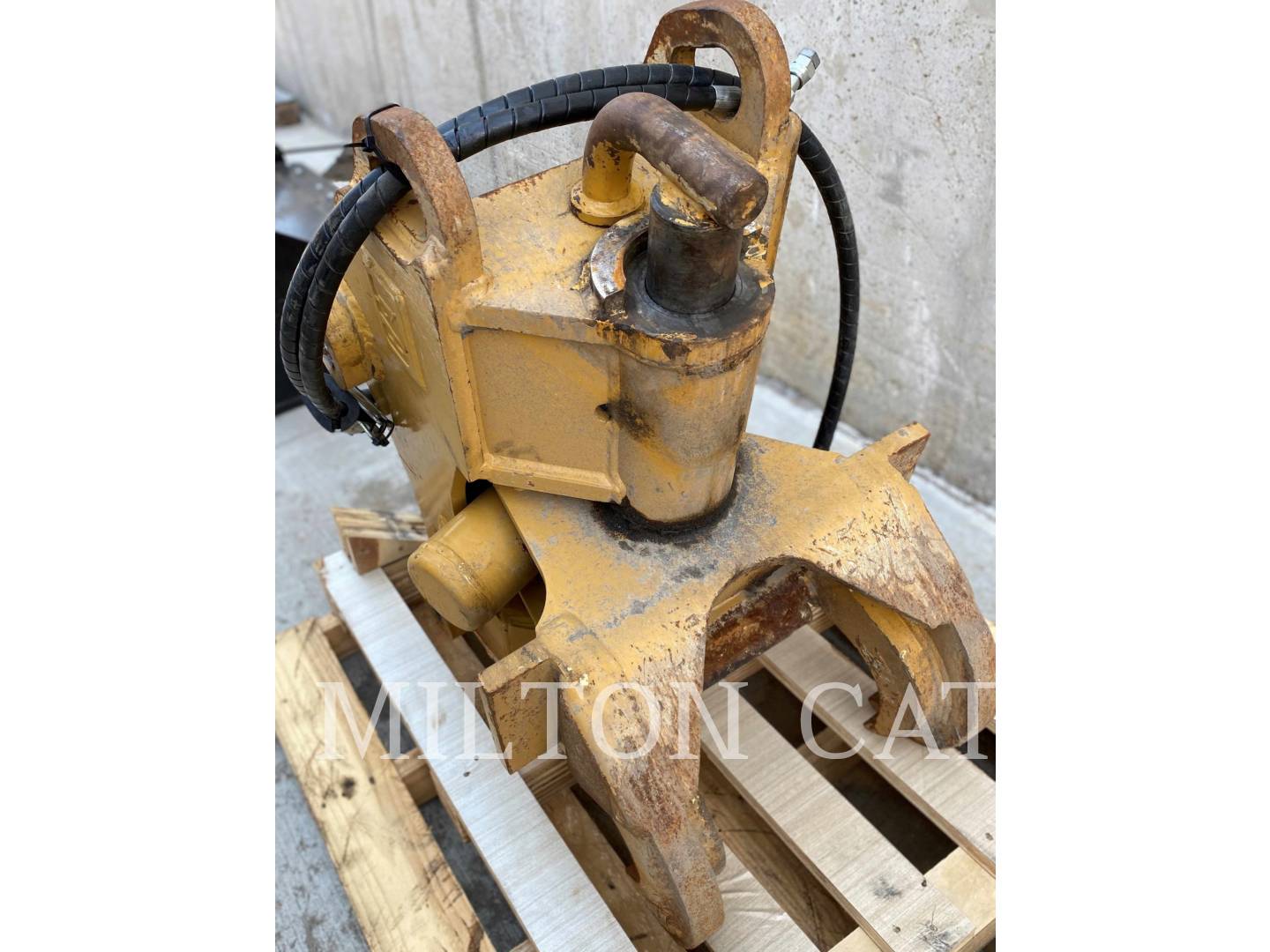  Caterpillar M314F-M318F TILTING PIN LOCK COUPLER