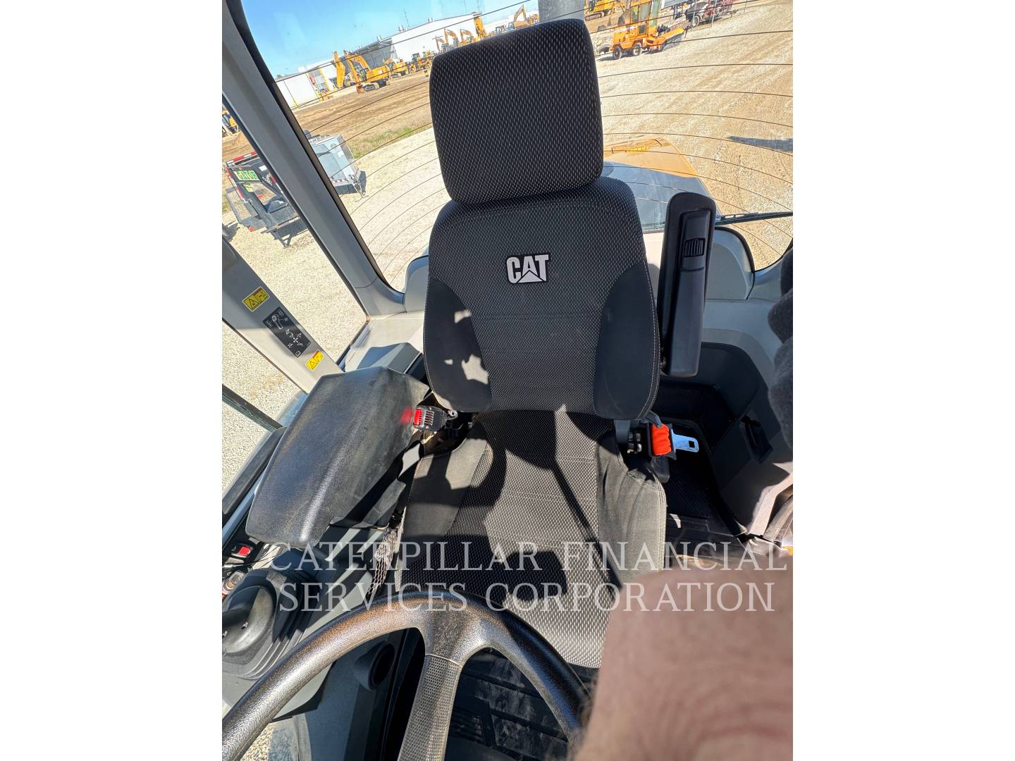 2023 CAT 926M - 26
