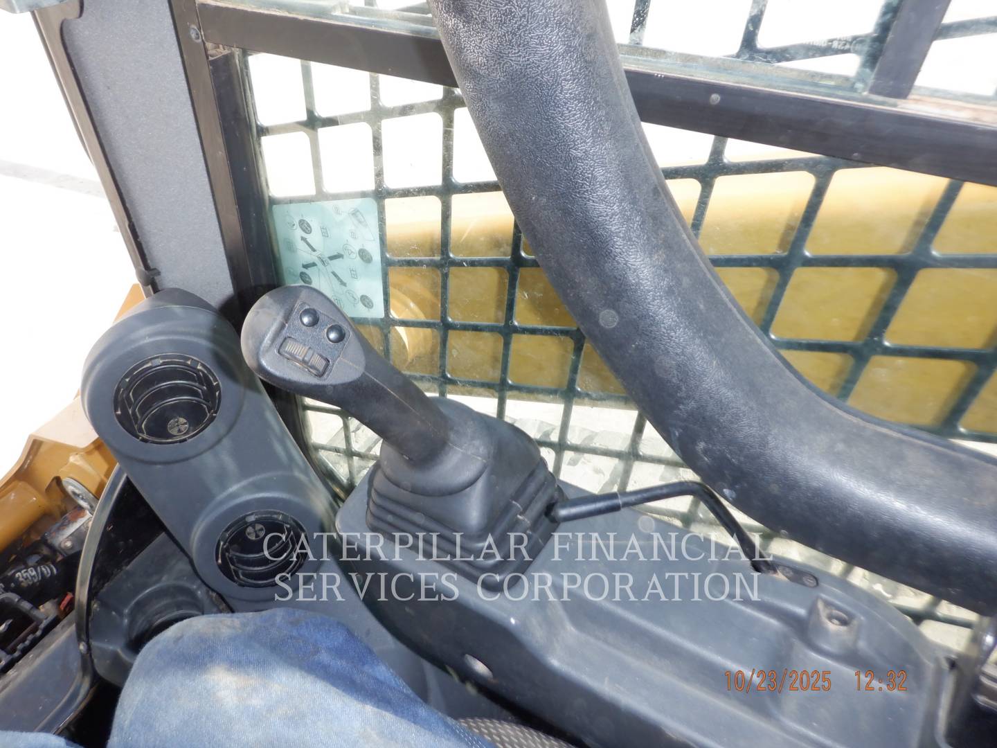 2023 CAT 299D3 - 14
