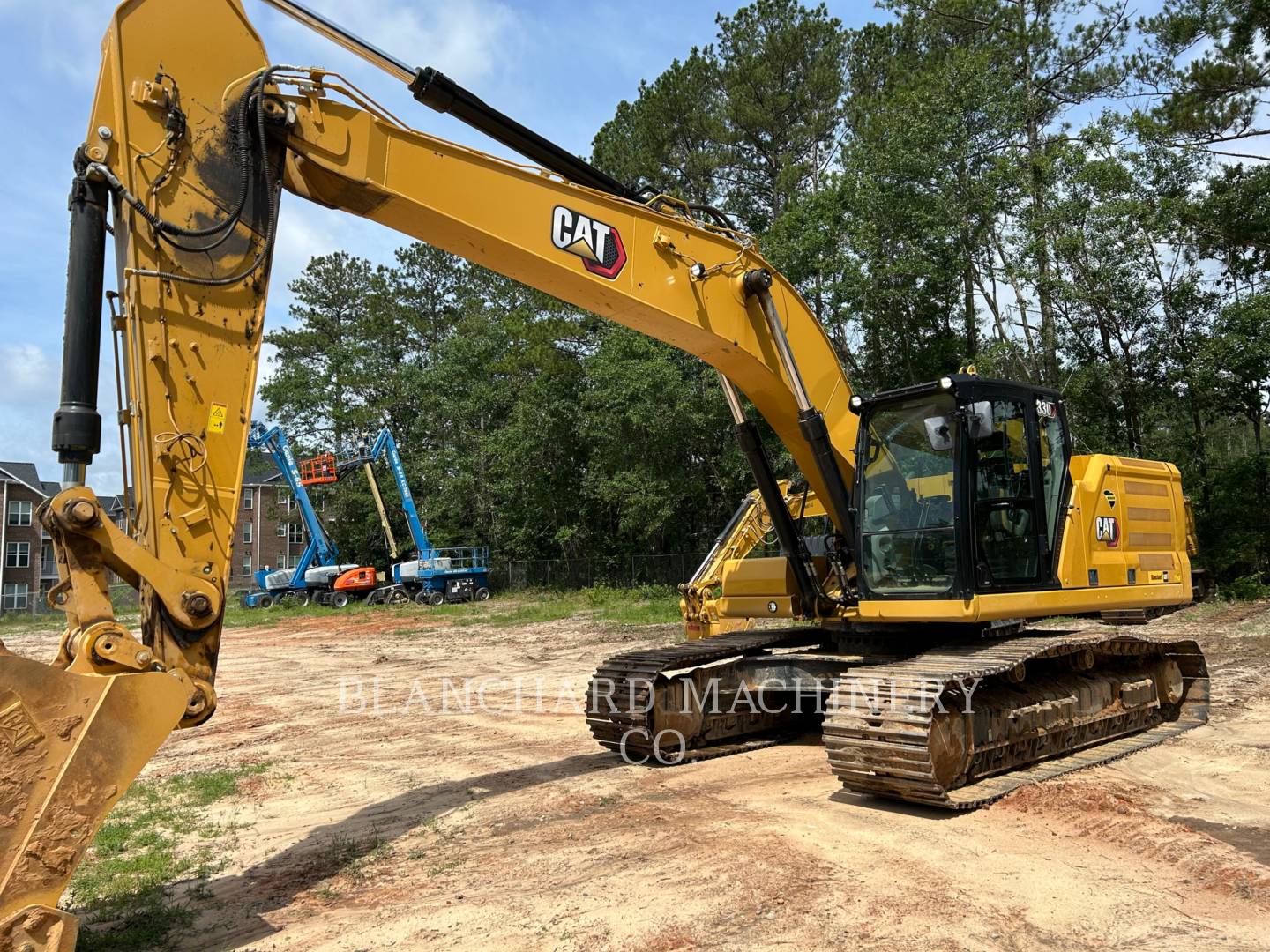 2022 Cat 330