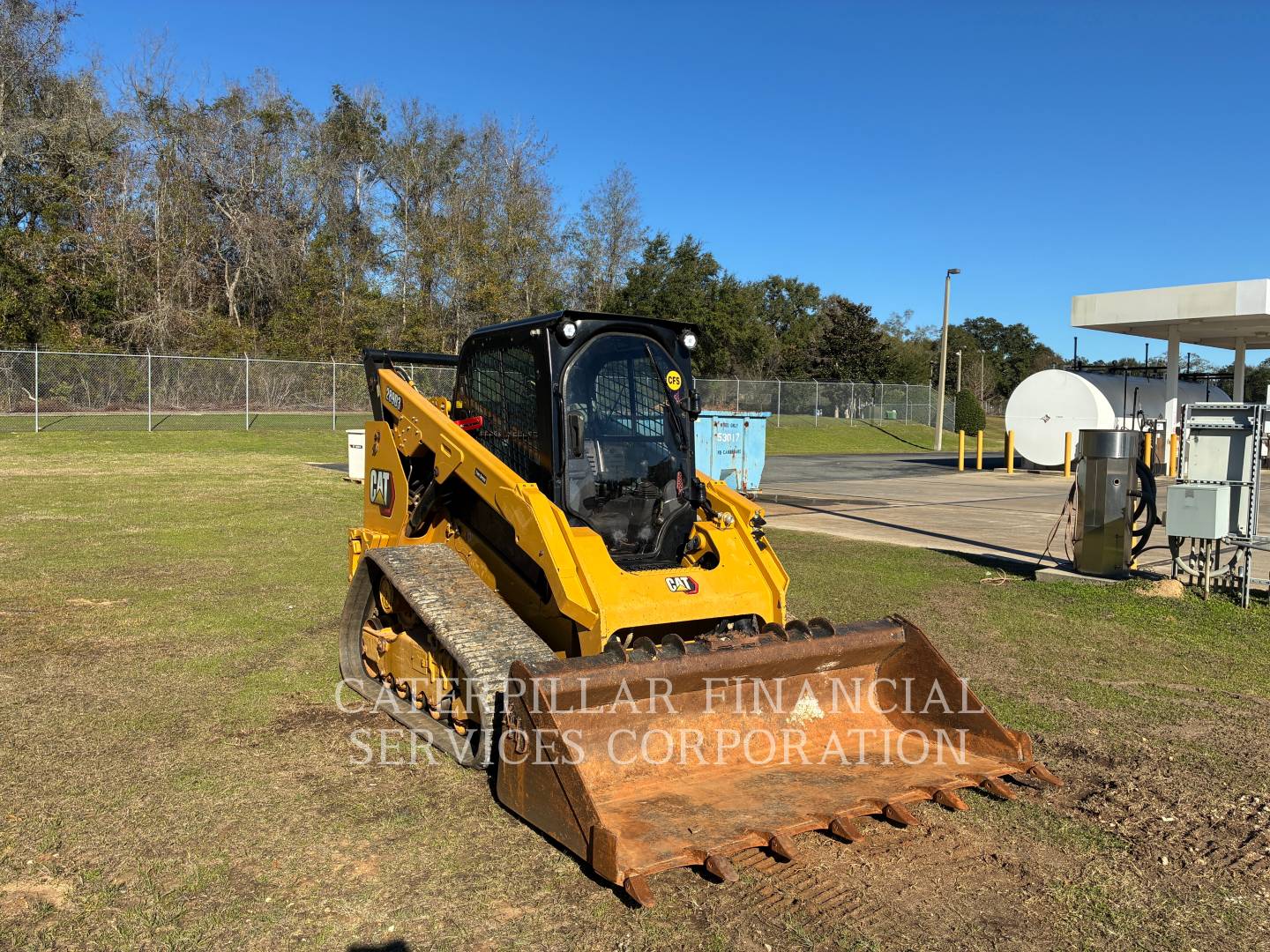 2023 CAT 289D3 - EMISSIONS_PLATE