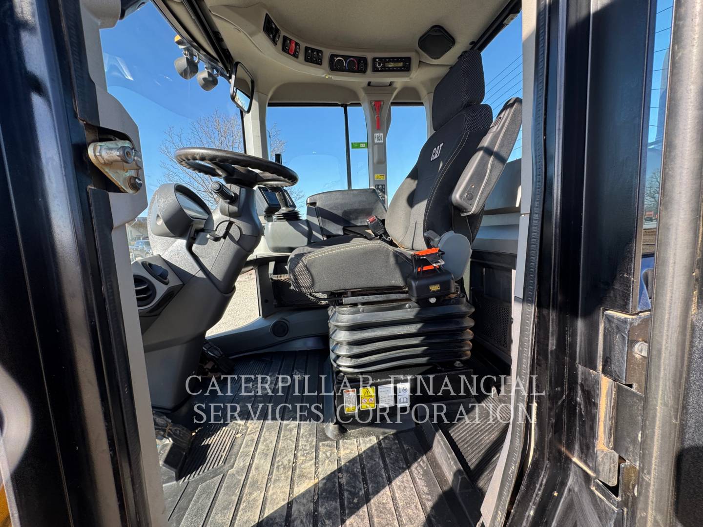 2023 CAT 926M - 25
