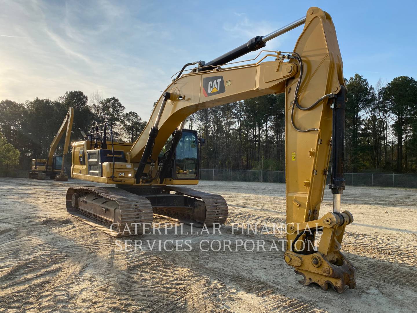 2019 Cat 33607