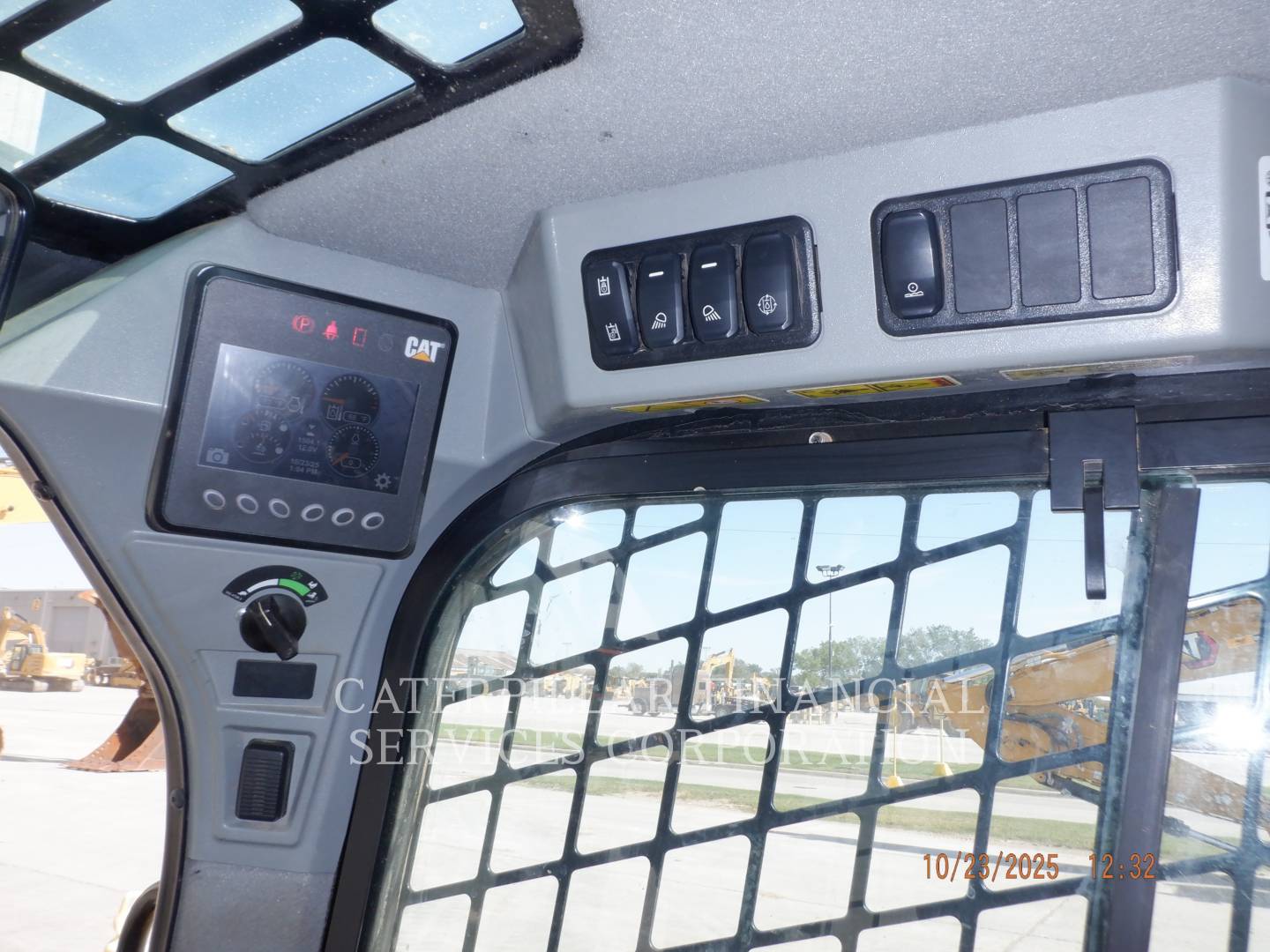 2023 CAT 299D3 - 11