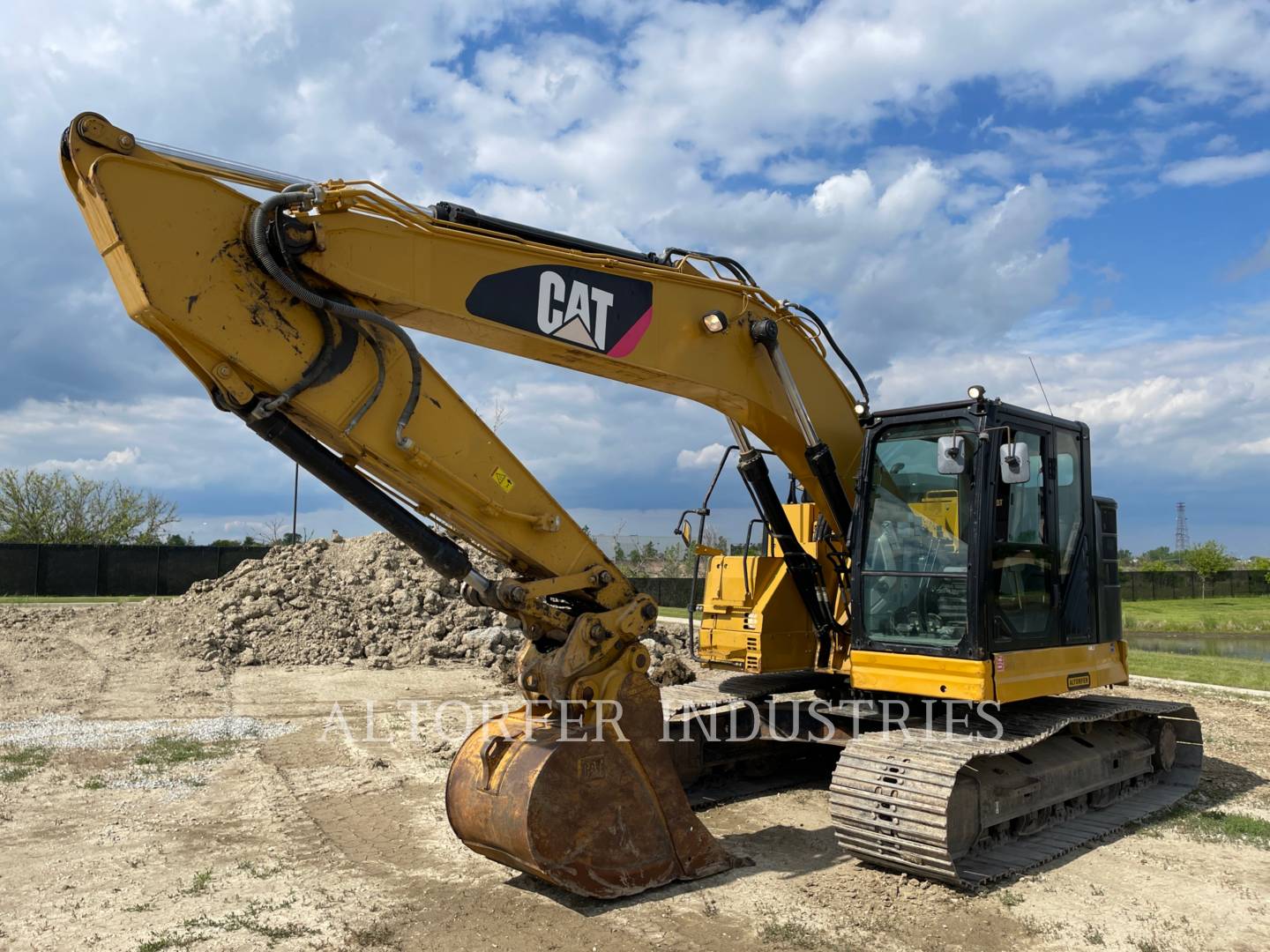  Caterpillar 325F LCR
