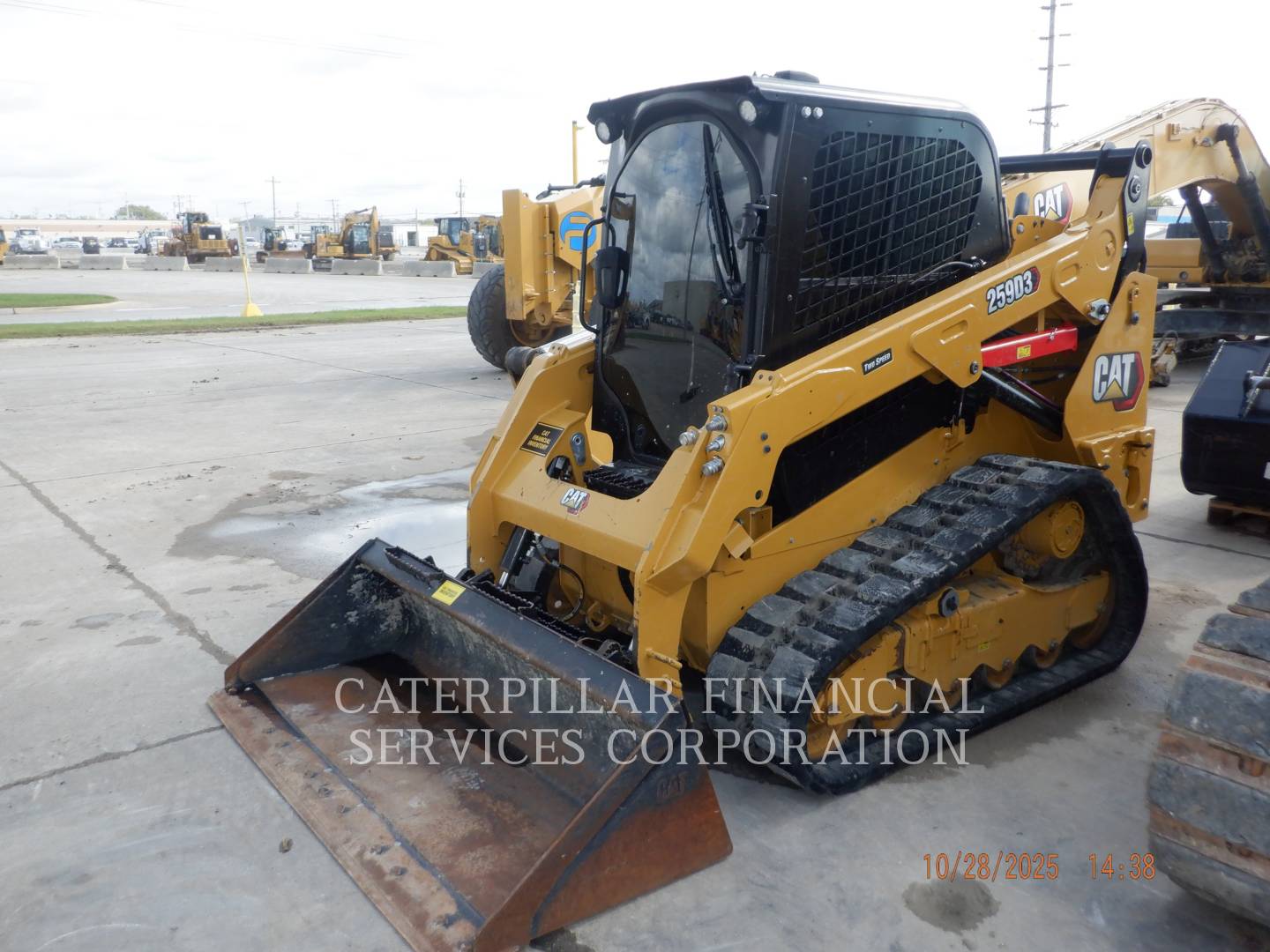2023 CAT 259D3 - LEFT_FRONT