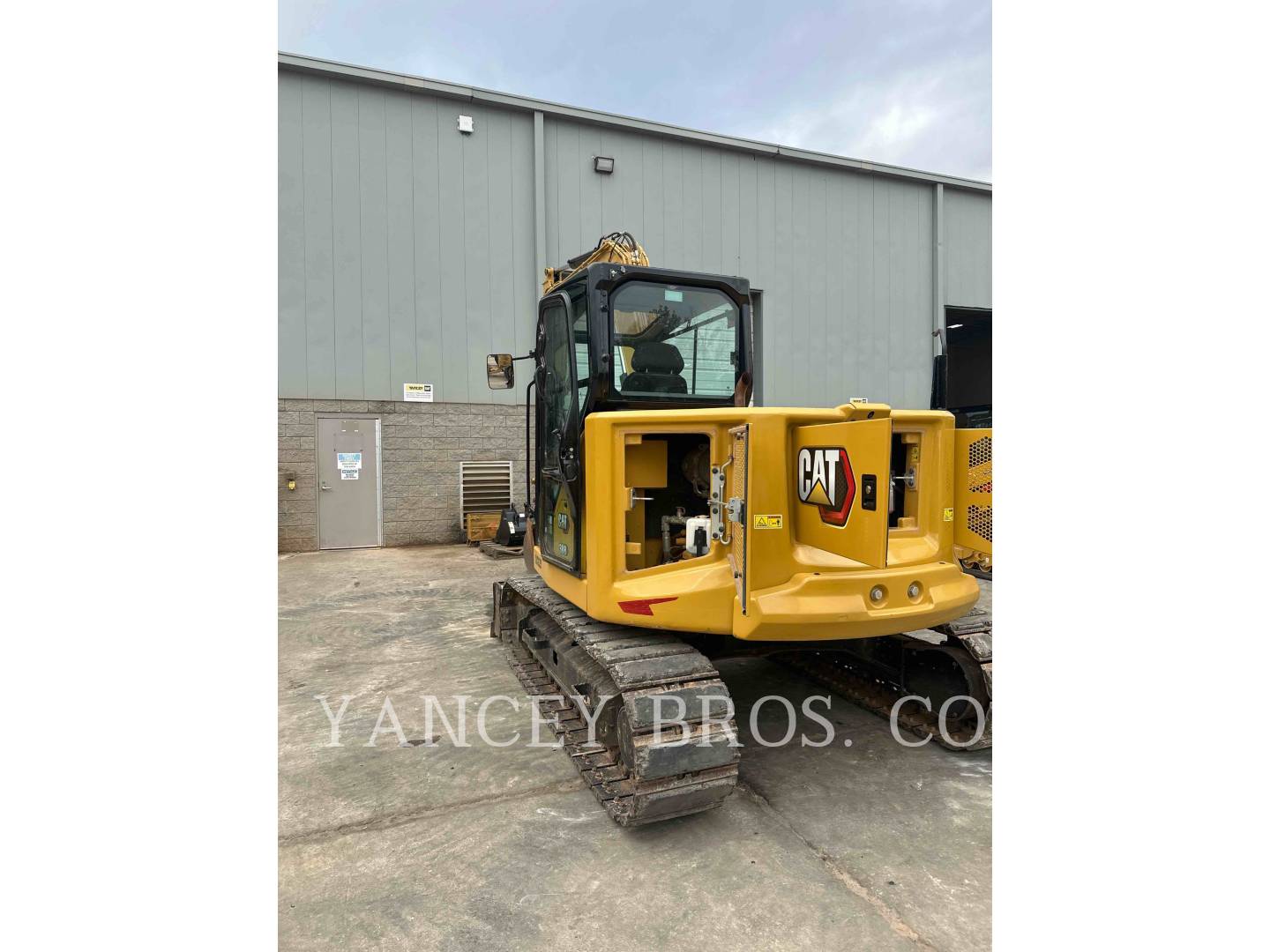 2023 CAT 30807CR