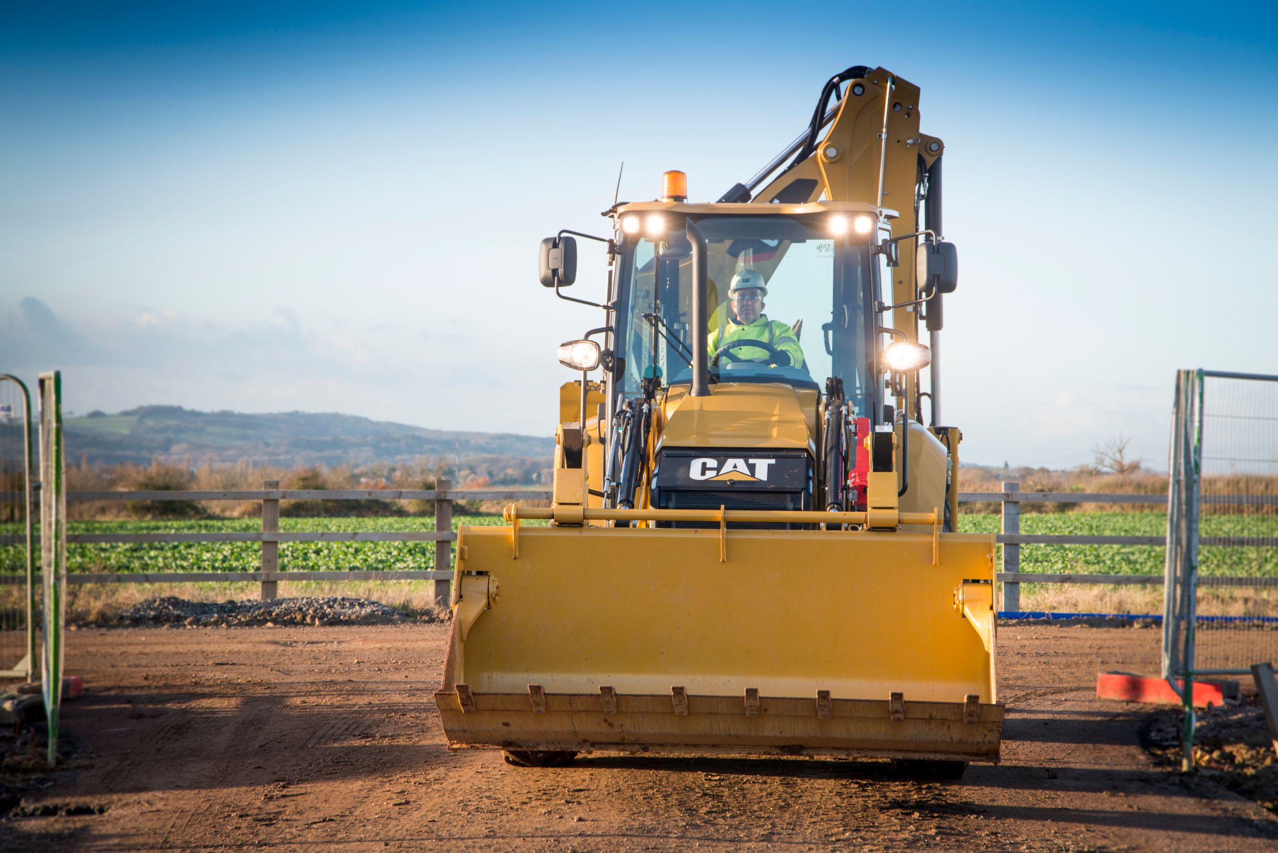 PARALLEL LIFT LOADER