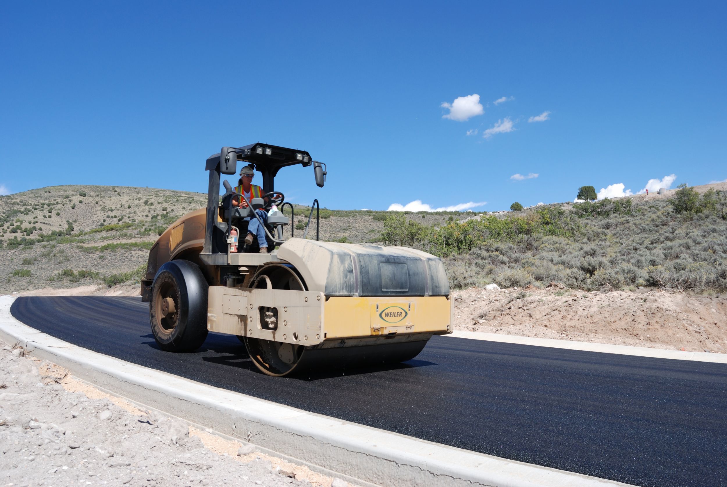 Combination Compactor Meets Challenge of Asphalt Paving in Utah’s Wasatch Range