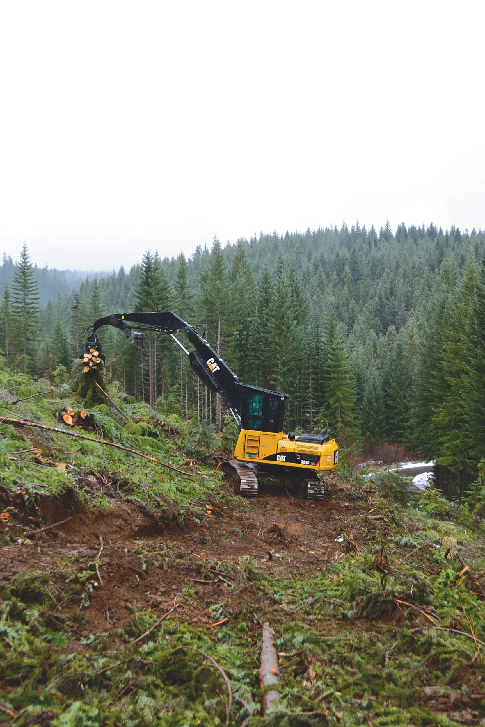 A Cat® 324D Forest Machine at work for Oregon-based D&amp;S Logging. 