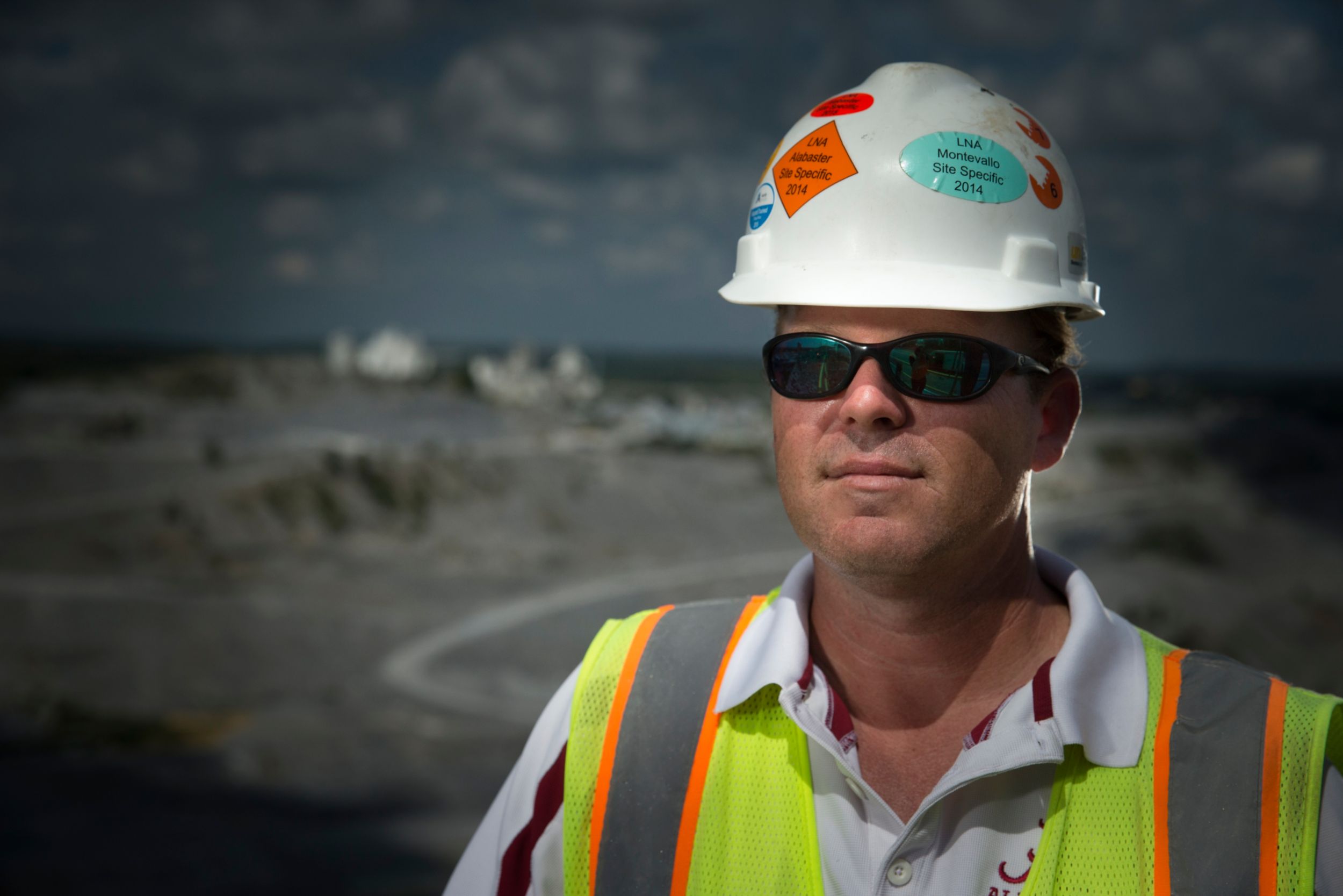 “We’ve been able to go from a five- and six-pass down to a four-pass with the 6015B with the increased bucket size,” says Rob Massengale, operation supervisor at O’Neal. “The machine seems to handle a little bit faster as well.”