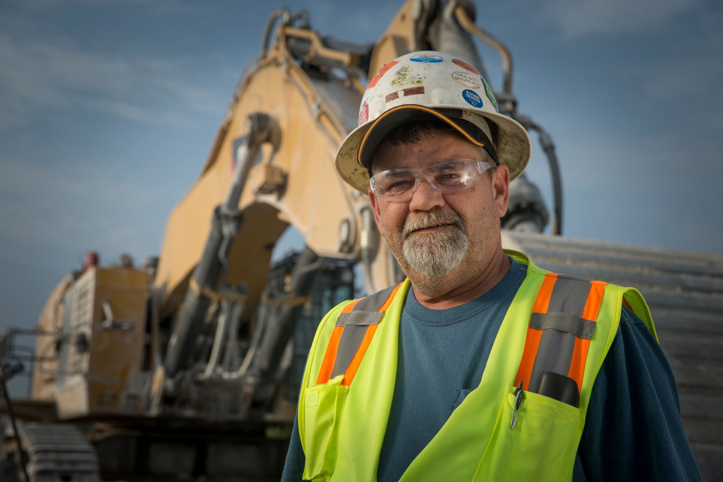 “They had to put a fifth truck on us to keep up with the machine,” says shovel operator Dale Riffe. “I don’t see a problem keeping up with five trucks. I mean, that’s just total production digging right there.”