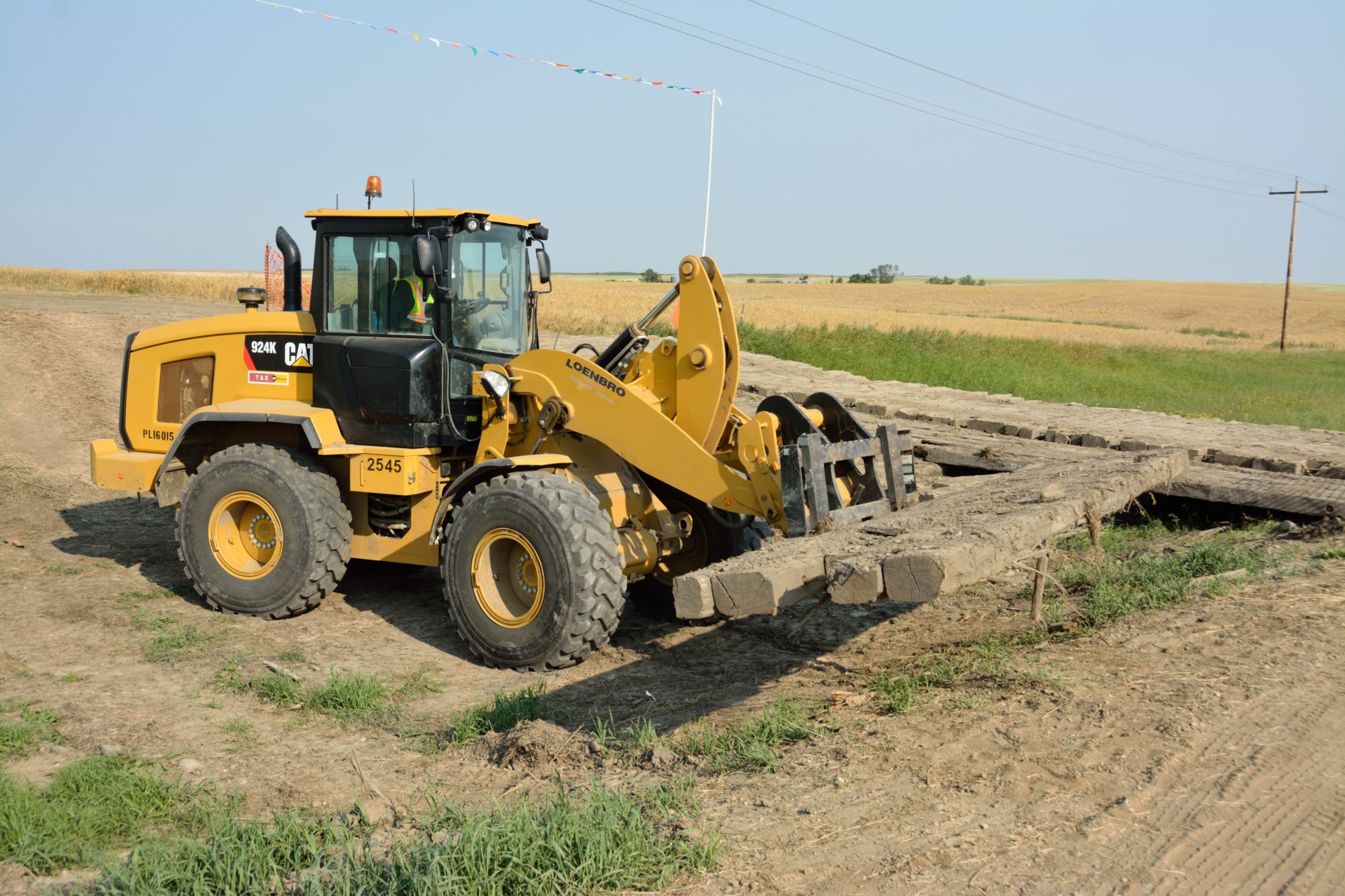 A 924K Wheel Loader is one of more than 100 Cat® machines in Loenbro’s machine fleet. 