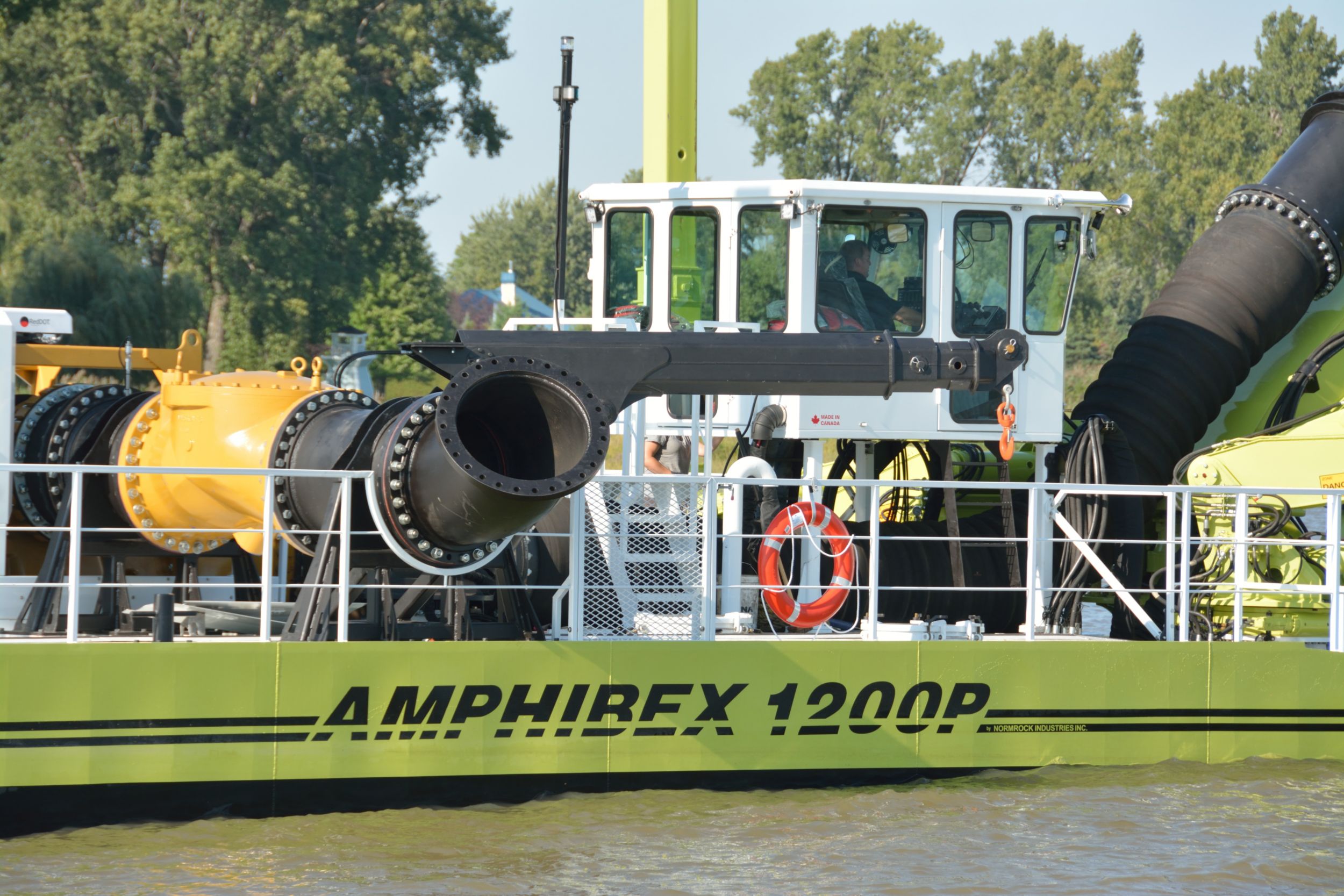 The Amphibex is tremendously powerful and maneuverable in marshy or aquatic environments, and carries highly sophisticated positioning devices.