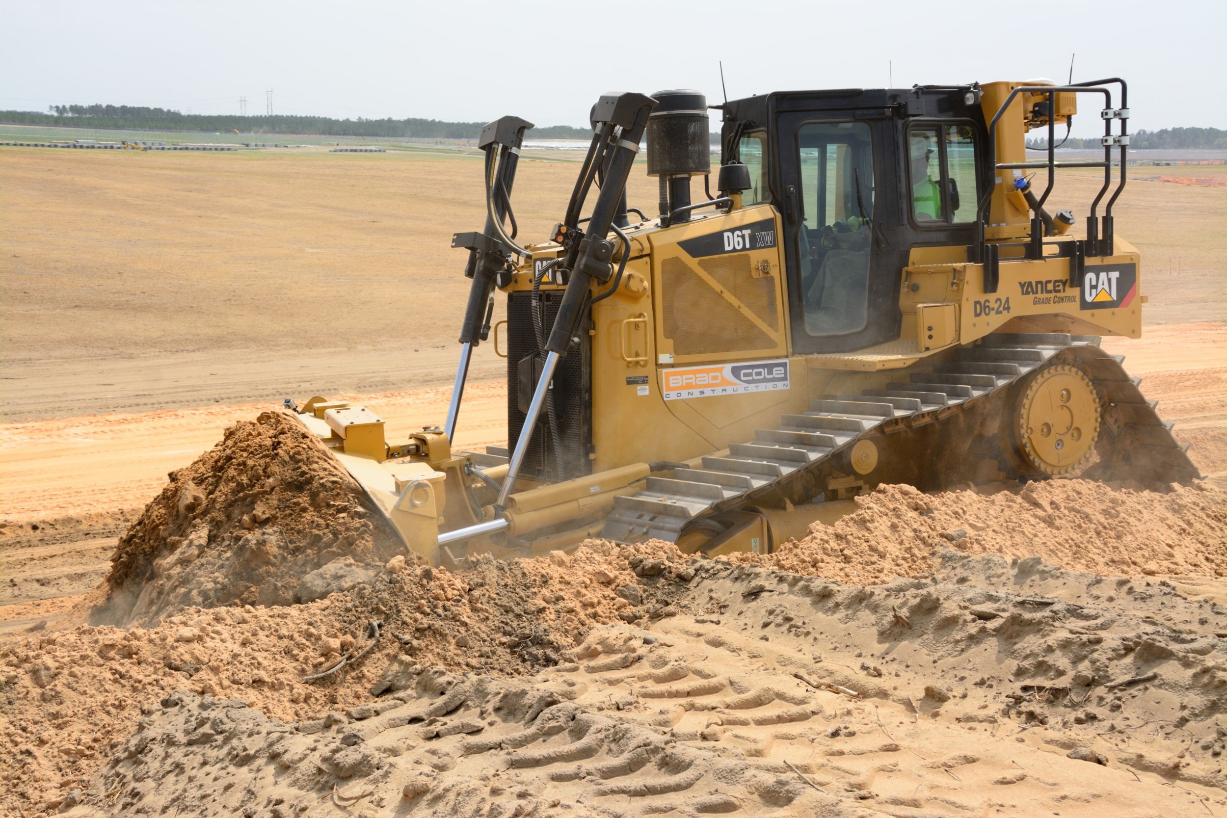 Cat<sup>®</sup> GRADE with 3D works seamlessly with other technology features on Cat dozers to match blade load with ground conditions, helping the operator achieve full blade loads and produce smooth, quality grades with less effort.