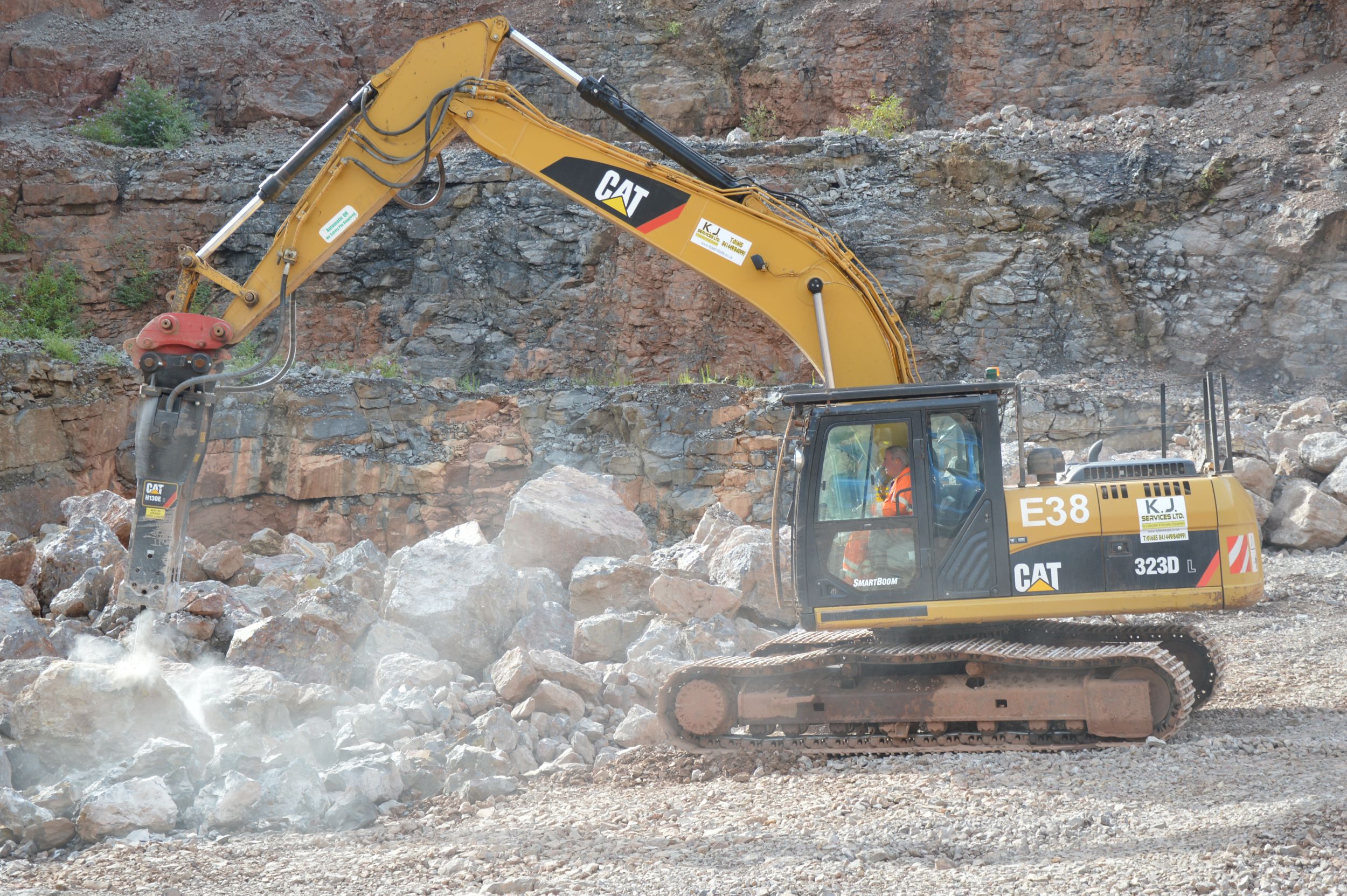 KJ Services Ltd recently purchased the new Cat® H130Es hammer primarily for its 323D excavator, which it’s using to break up limestone for a quarry customer.