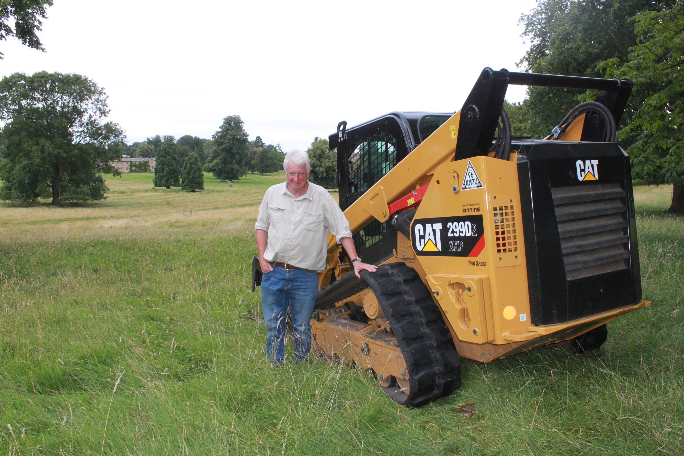 Charles Wake, whose family has been at Courteenhall Estate since 1673, turned to the versatile Cat® 299D2 XHP when the 370-acrew park required maintenance.