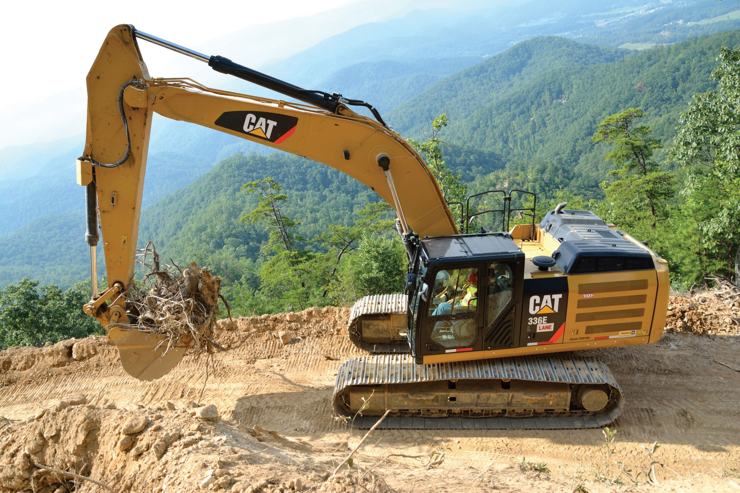 Lane Construction uses Cat® equipment to complete the challenging task of pioneering a road on the side of a mountain. 