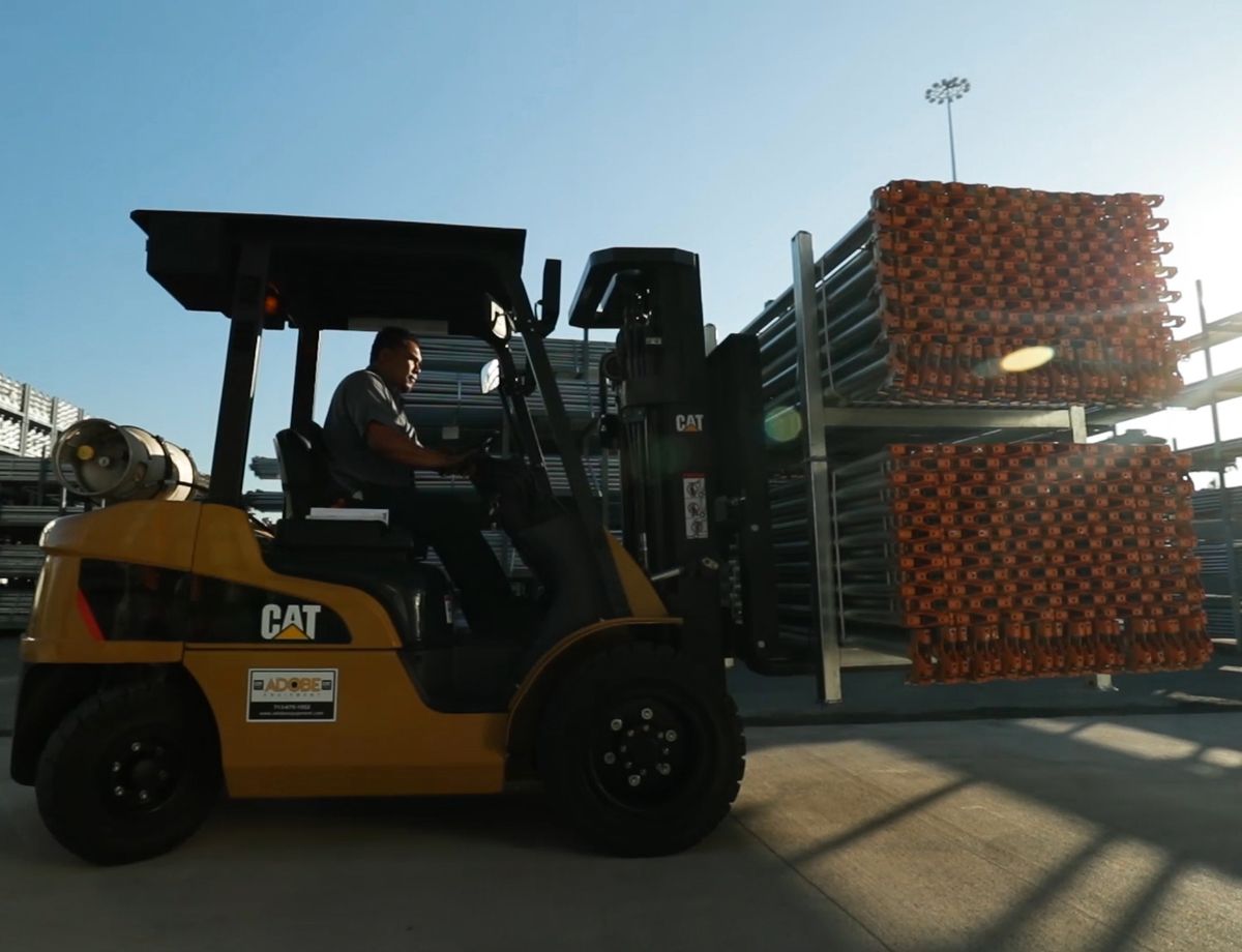 The forklift’s speed and power were two huge benefits for Direct Scaffold Supply. 