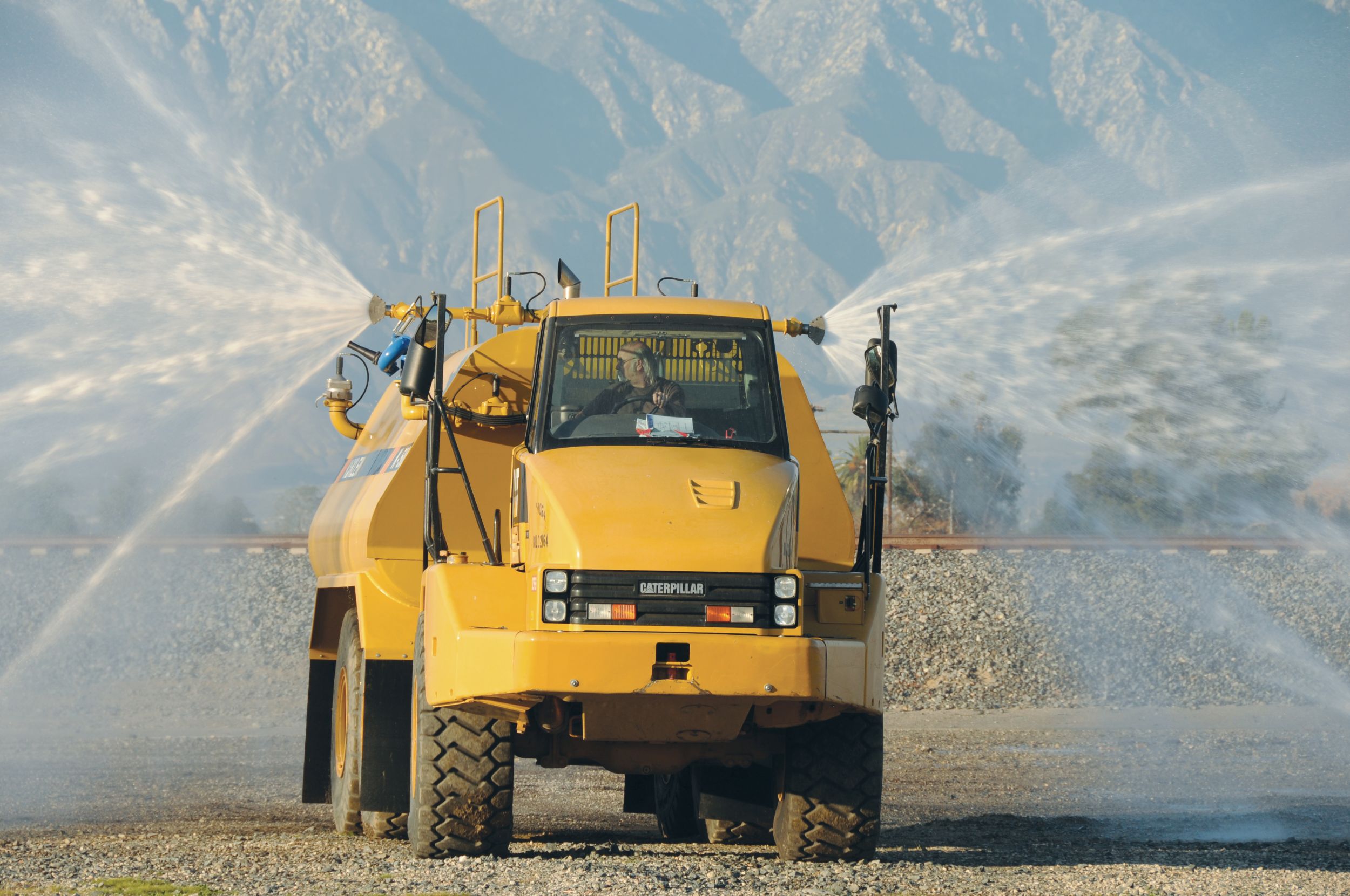 Klein tank designs match up with all Cat® Off-Highway Trucks as well as Cat Articulated Trucks and offer capacities from 5,000 to 40,000 gallons.