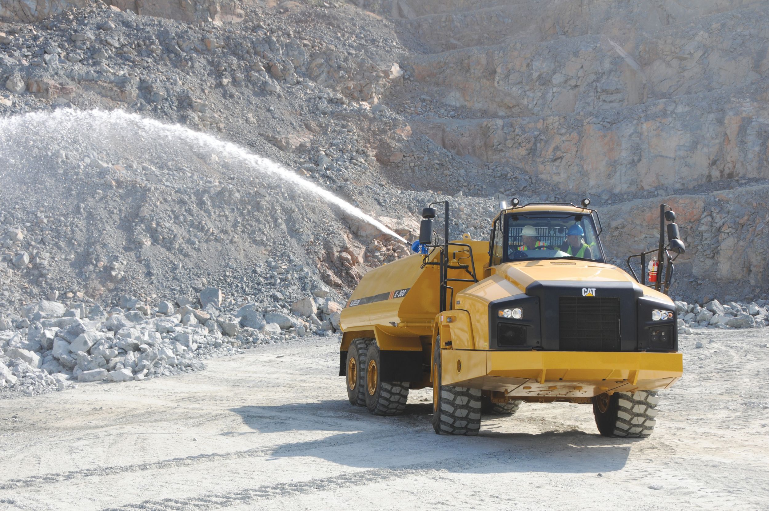 Klein water trucks are available to construction and mining customers worldwide through the Cat® dealer network.