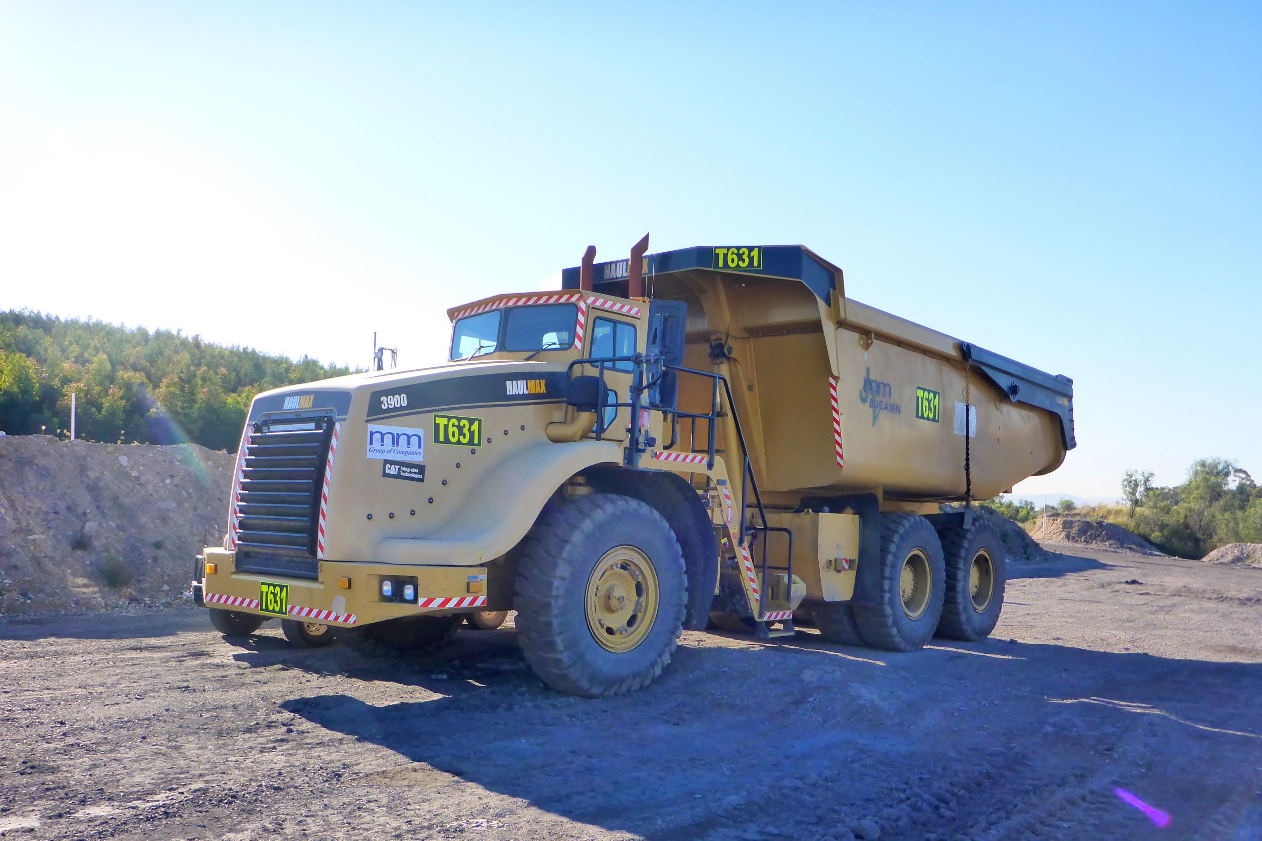 The Haulmax 3900 trucks have a proven ability to operate off-road in soft underfoot conditions, as well as nearly all weather conditions. 