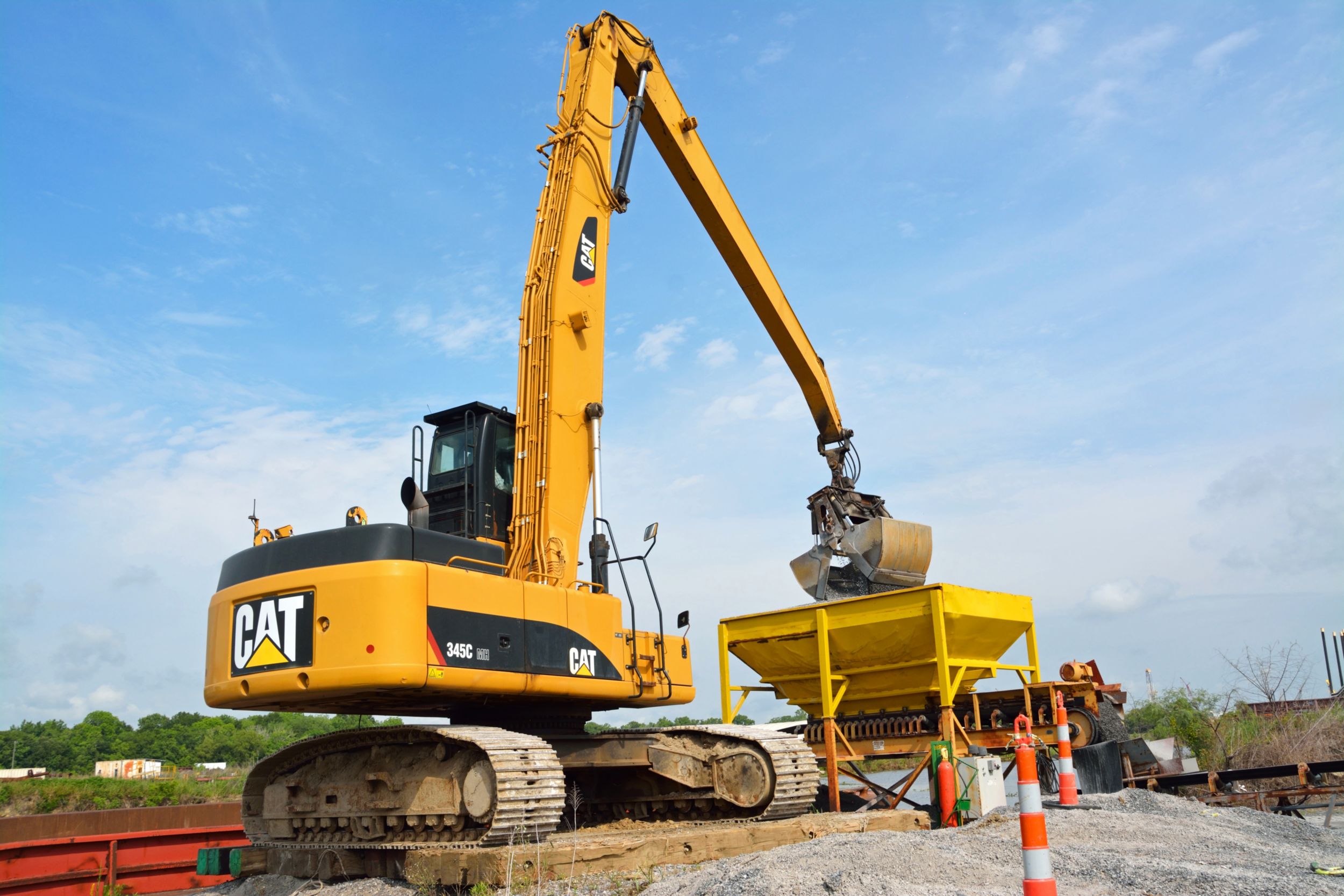 On land, Cat® Material Handlers are workhorse machines for LeBlanc Marine, loading and offloading barges at the company’s home base at the Port of Iberia, and elsewhere.