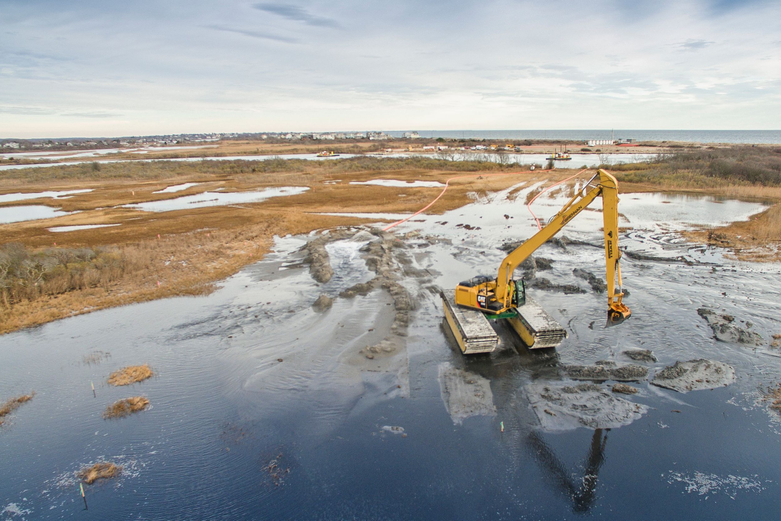 Dredging is niche work, and to be completed efficiently requires purpose-built machines. Caterpillar provides dredging contractors with everything from the smallest Cat® skid steer loader to the largest hydraulic excavator.