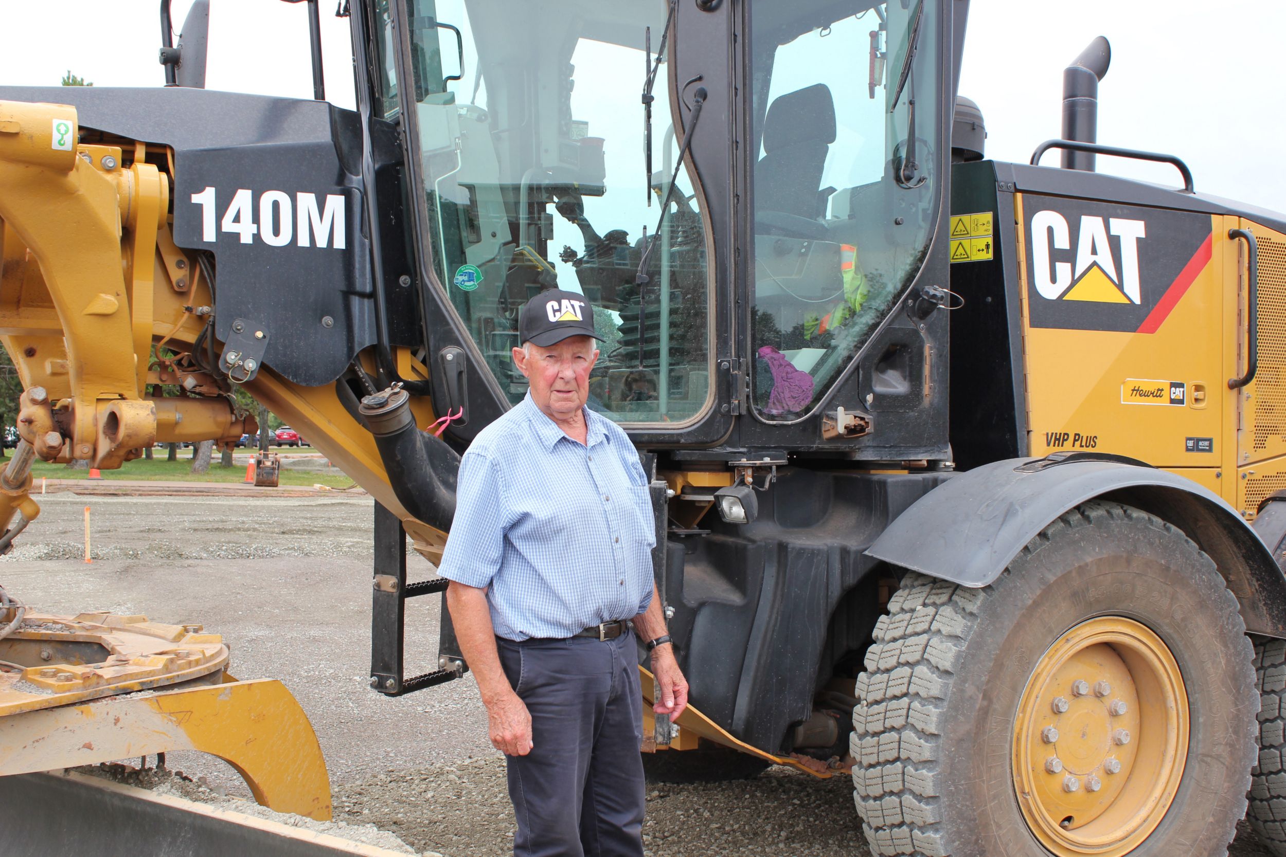 Over 60 years of hard work using 4 generations of Cat® motor graders turned Roland Bushey into a legend.